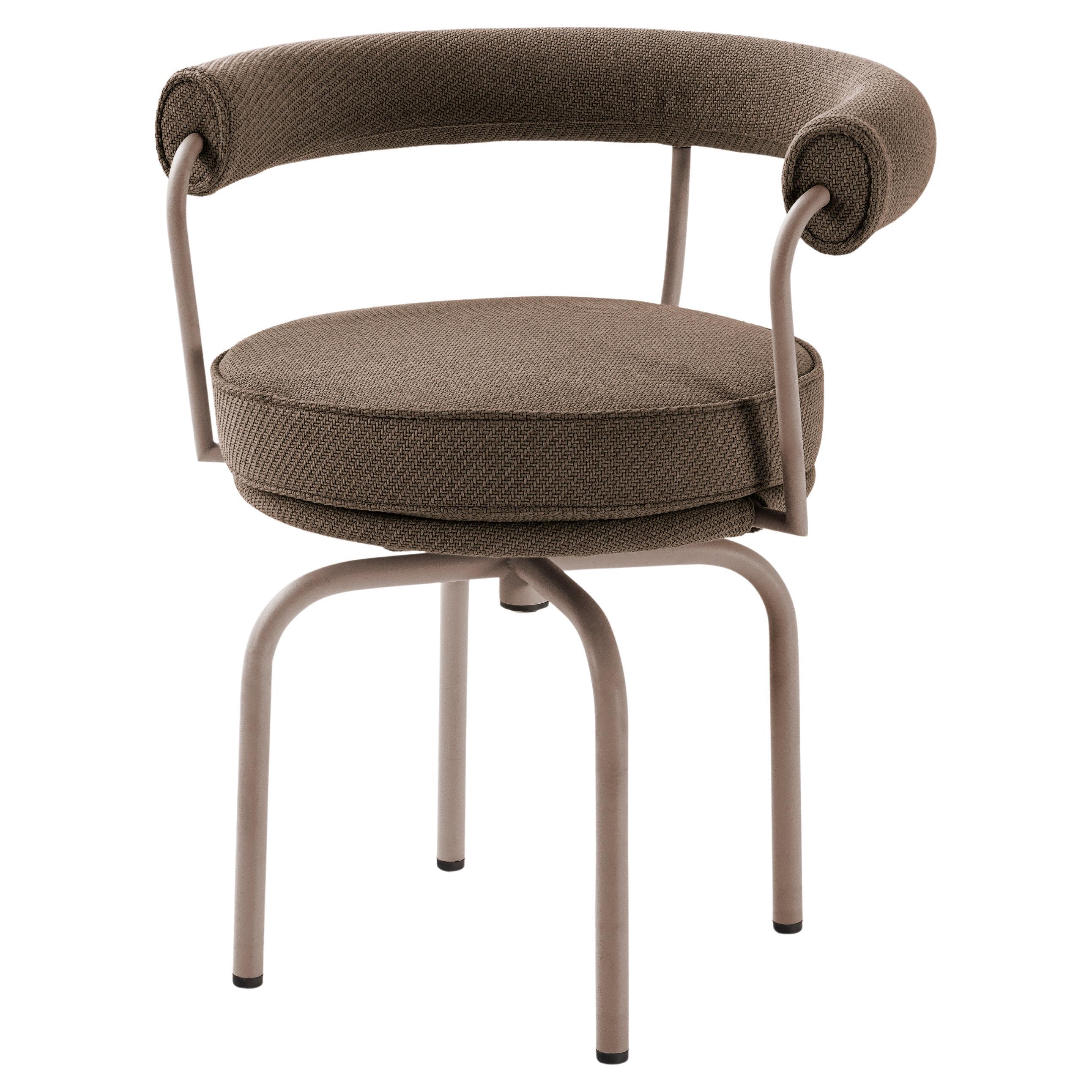 Charlotte Perriand LC7 Texturierter brauner Stuhl für den Außenbereich von Cassina im Angebot
