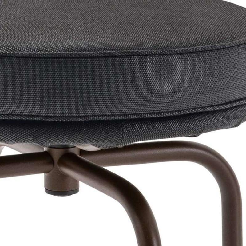 Charlotte Perriand LC8 Hocker für den Außenbereich von Cassina im Zustand „Neu“ im Angebot in Barcelona, Barcelona