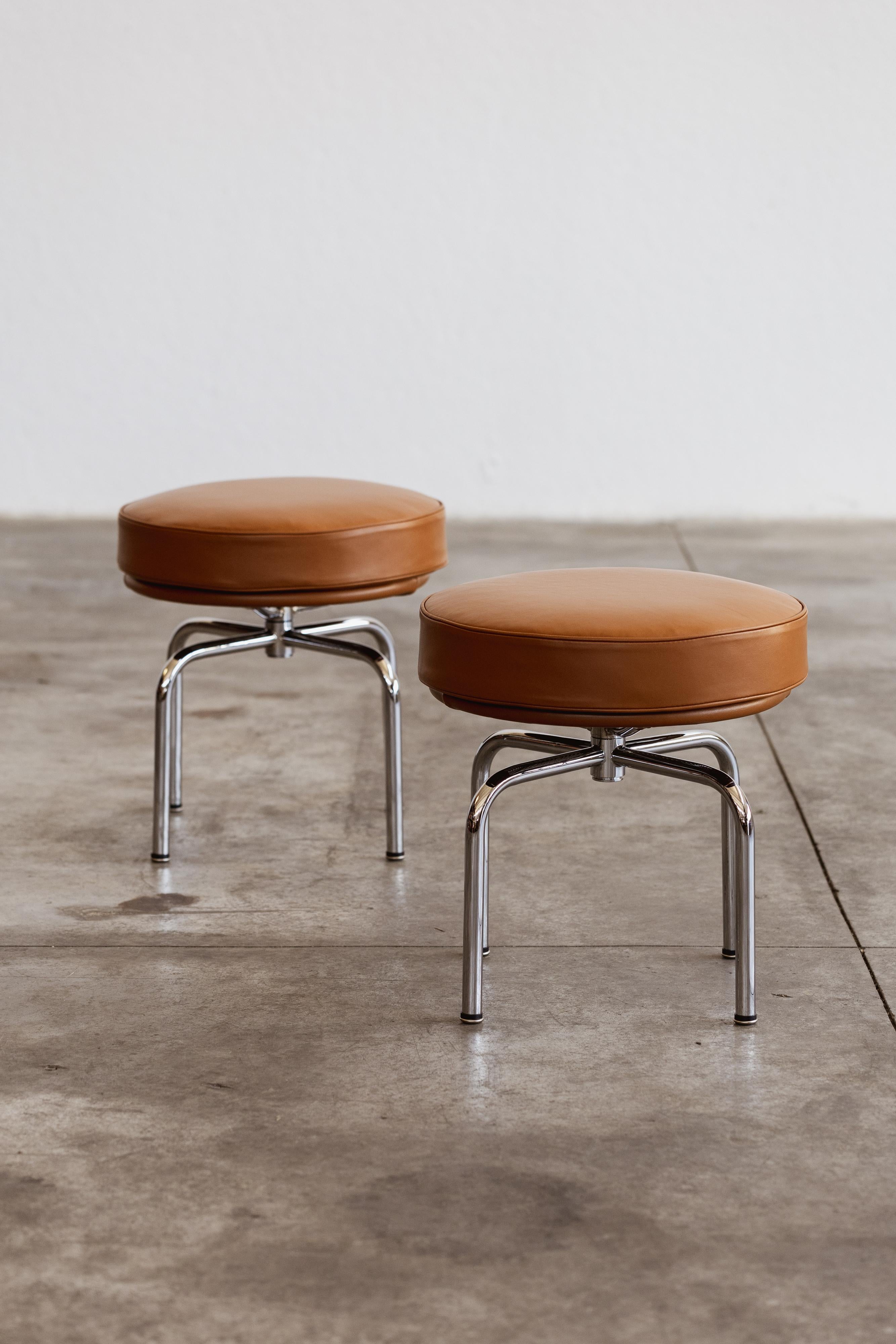 Charlotte Perriand “LC8” Stools for Cassina, 1929, Set of 3 In Excellent Condition In Lonigo, Veneto