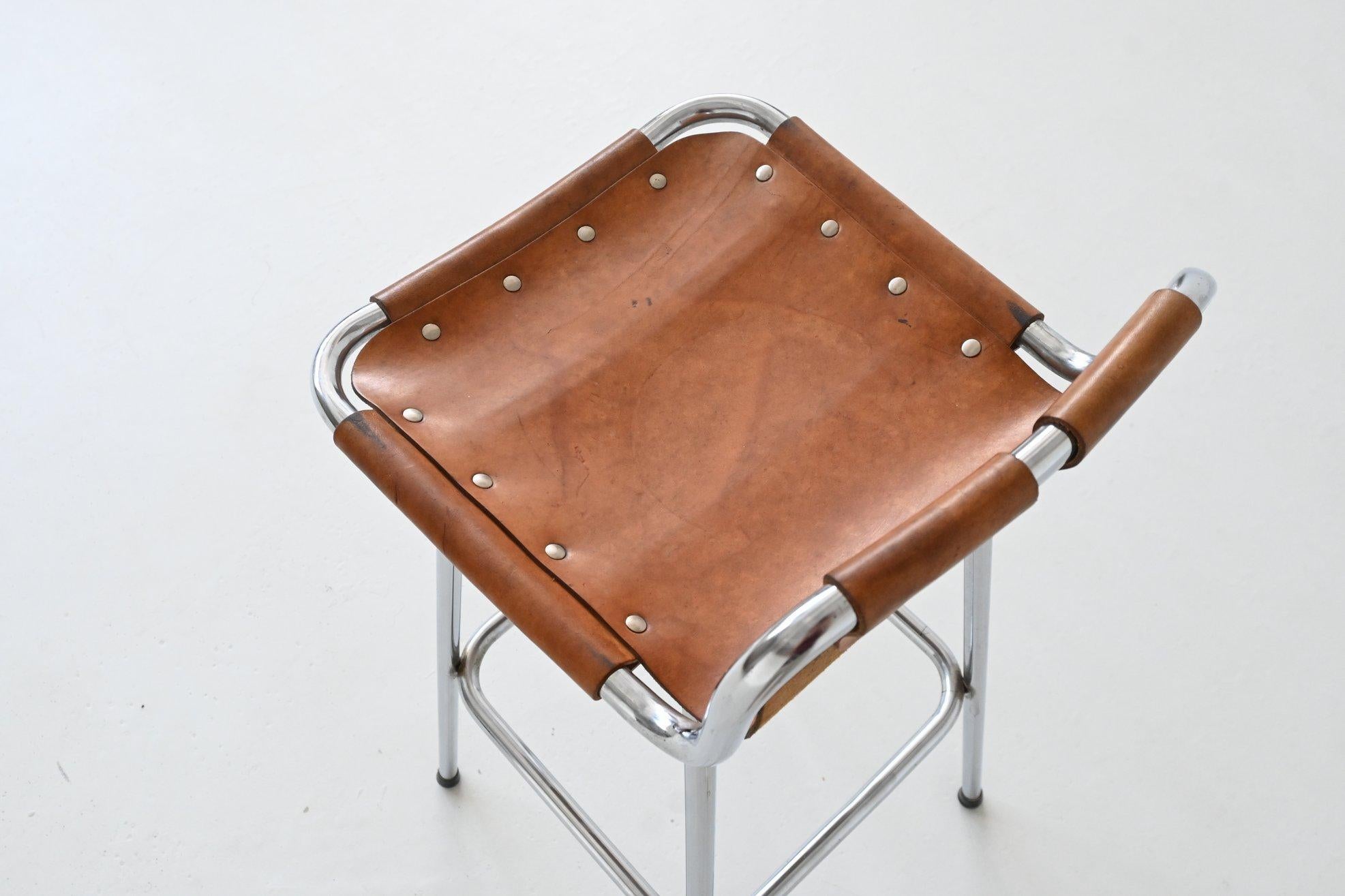Charlotte Perriand Taburetes de bar de cuero Estación de esquí de Les Arcs Francia 1960 en venta 8