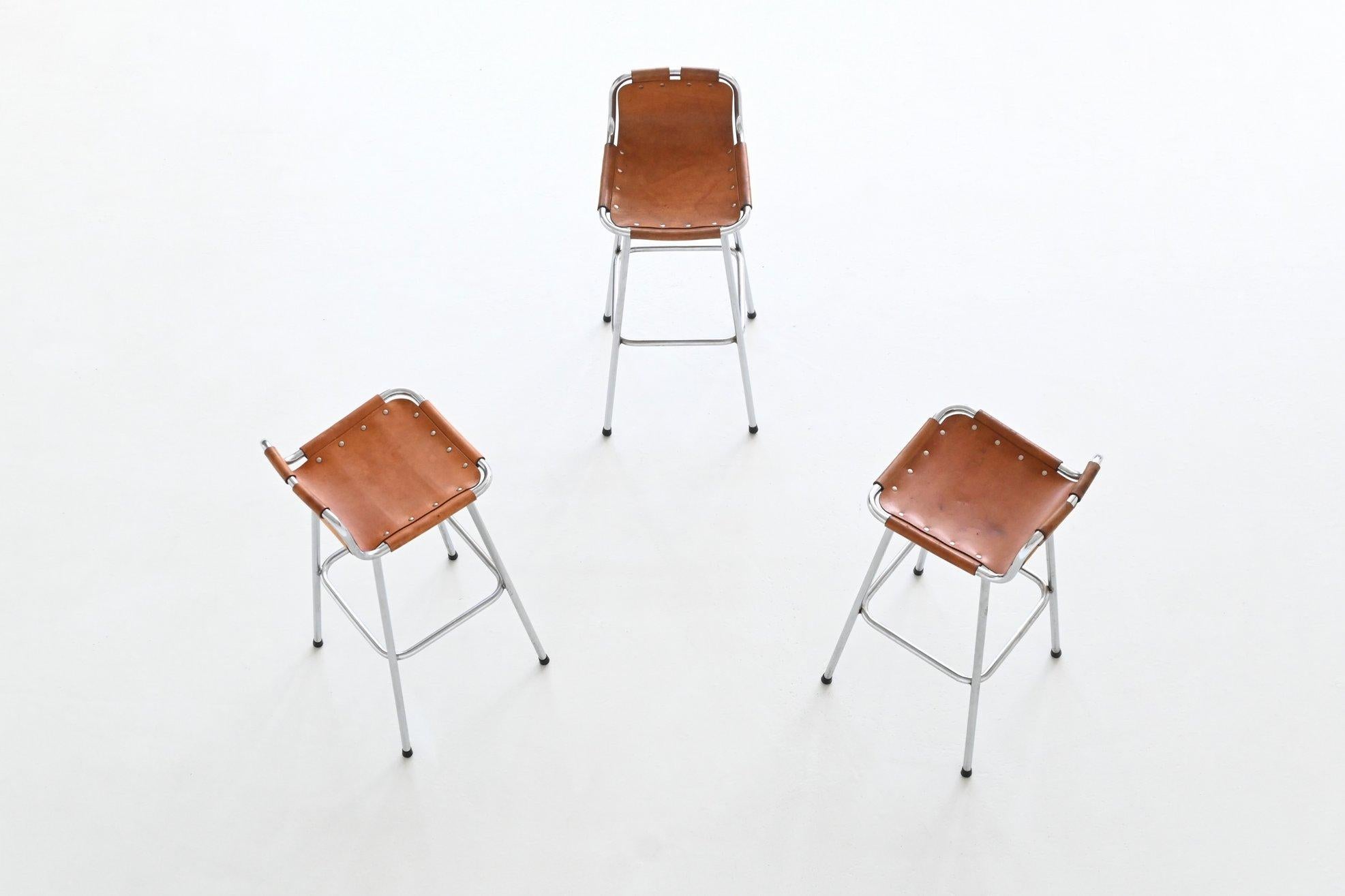 Charlotte Perriand Taburetes de bar de cuero Estación de esquí de Les Arcs Francia 1960 Metal en venta