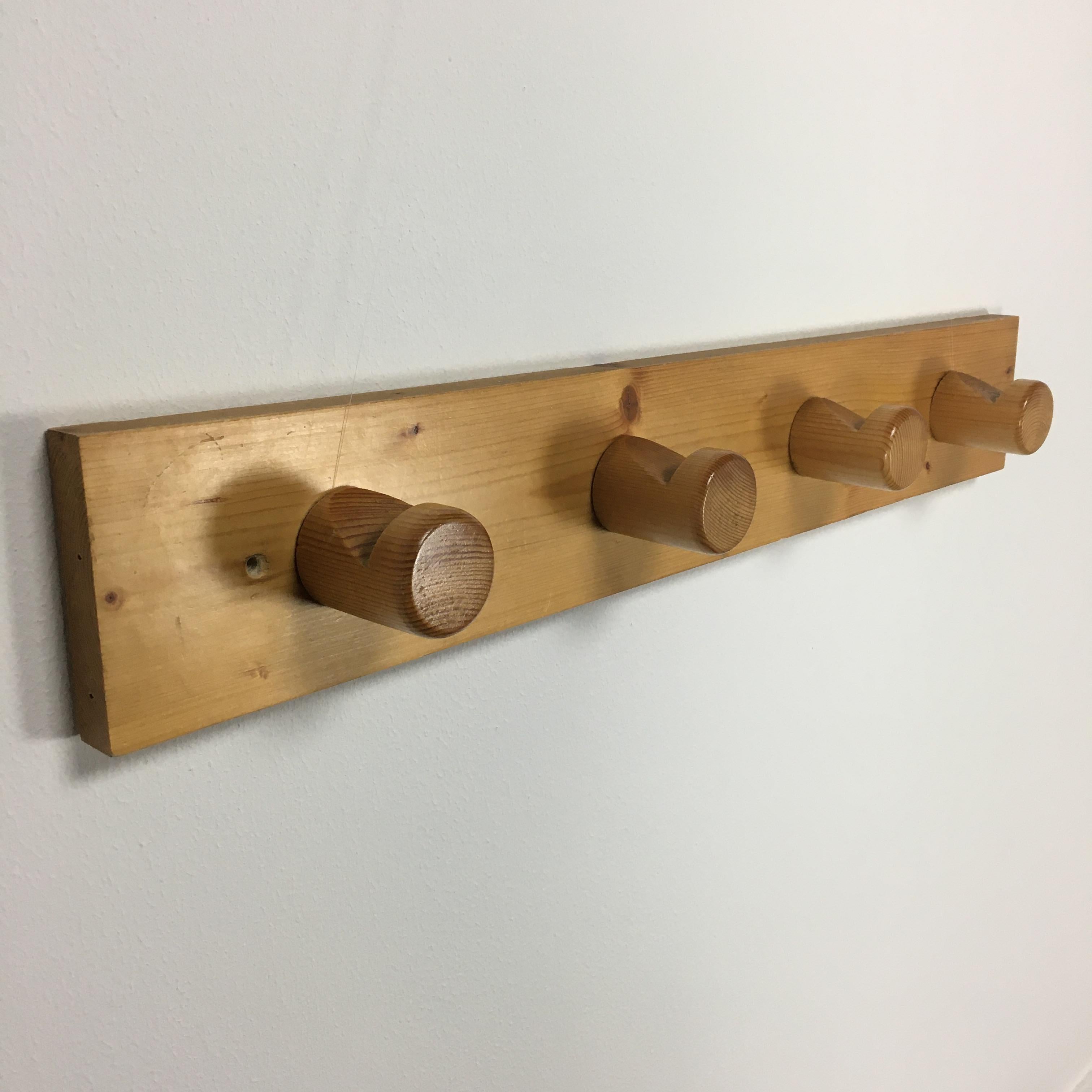 French Charlotte Perriand Les Arcs pine wood coat rack, 1960's