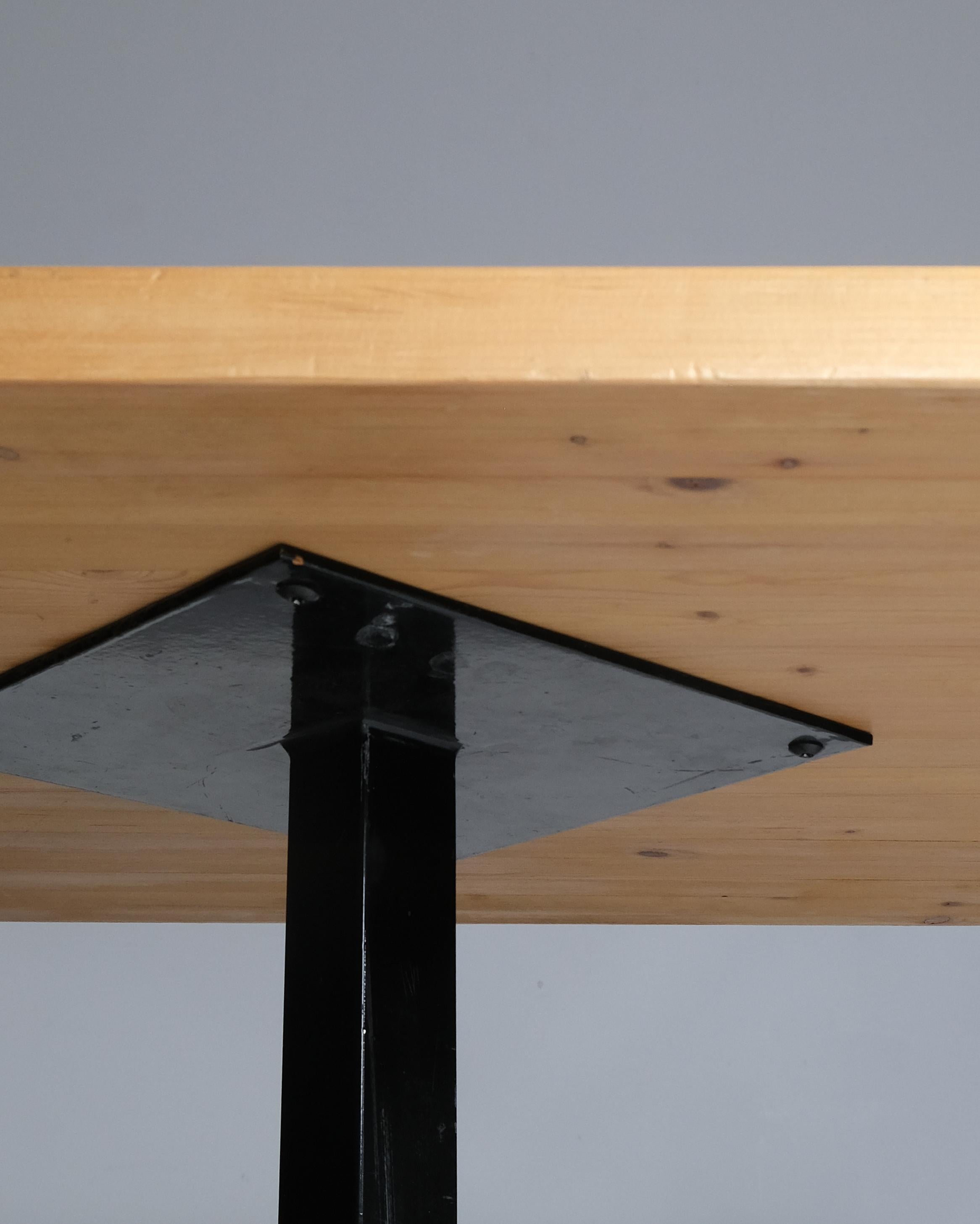 Charlotte Perriand Les Arcs side table c.1960s Pine and metal Moderno de mediados de siglo en venta