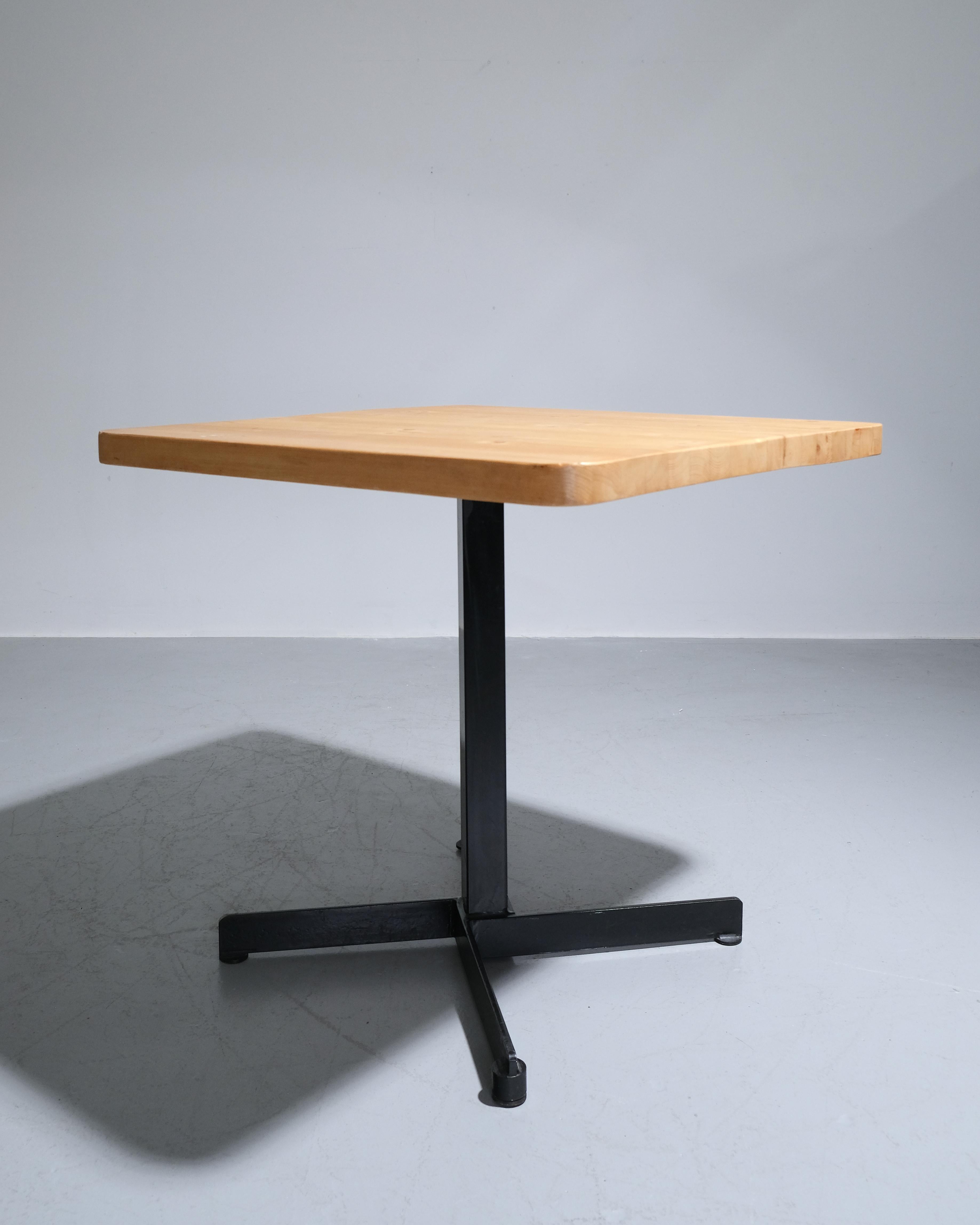 Charlotte Perriand Les Arcs side table c.1960s Pine and metal en Excelente estado para la venta en London, GB