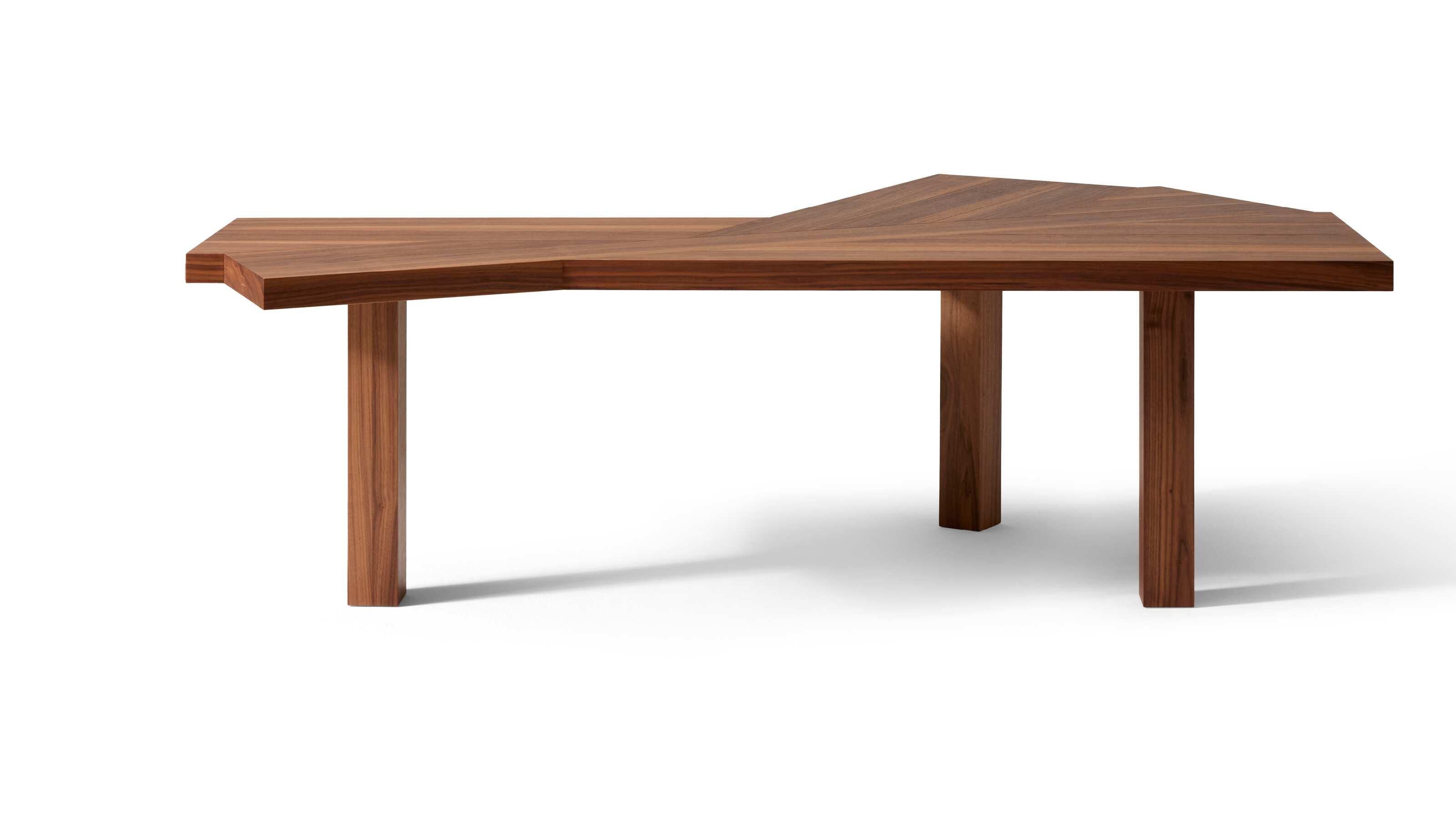 Esstisch, Modell Ventaglio, entworfen von Charlotte Perriand im Jahr 1972. 
Hergestellt von Cassina in Italien.

EINE IKONE IN LIMITIERTER AUFLAGE

Der Tisch von Charlotte Perriand, einer der beliebtesten der iMaestri Collection, in einer exklusiven