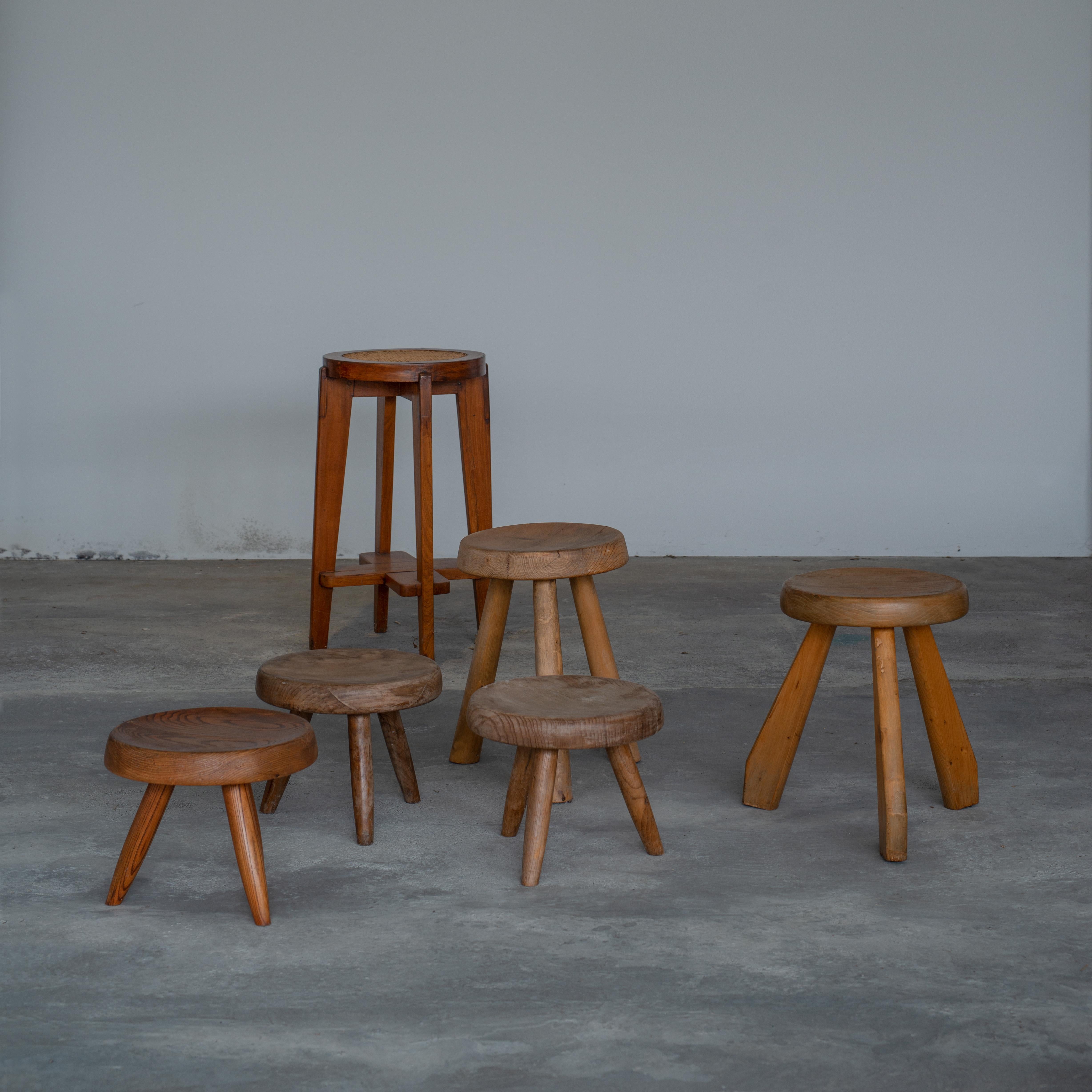 Charlotte Perriand Niedriger Berger-Hocker Authentischer & seltener Mid-Century Modern-Hocker (20. Jahrhundert) im Angebot