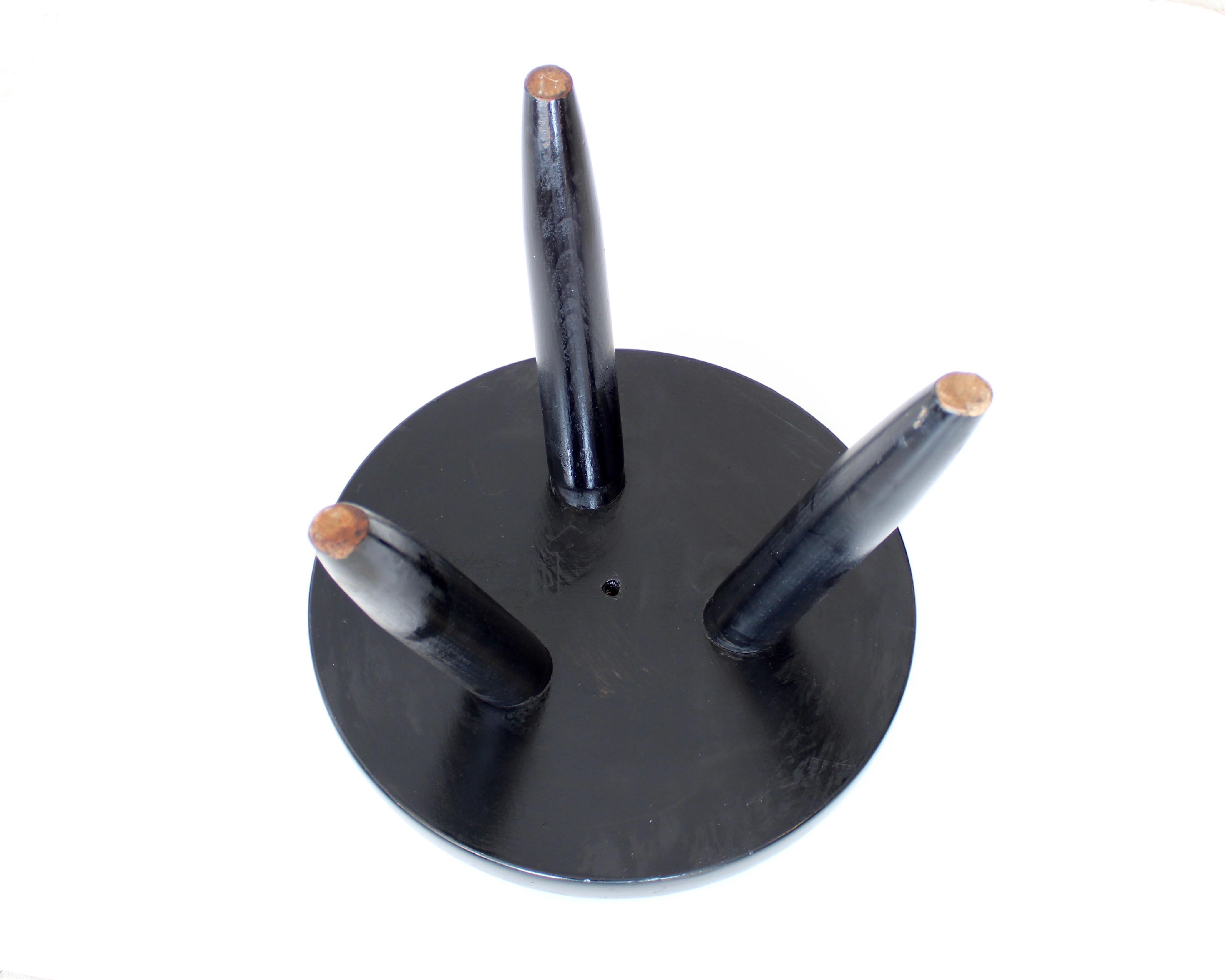 Charlotte Perriand Niedrige Tabourets oder Hocker Modell Berger c1955 Schwarz gebeizt im Angebot 7
