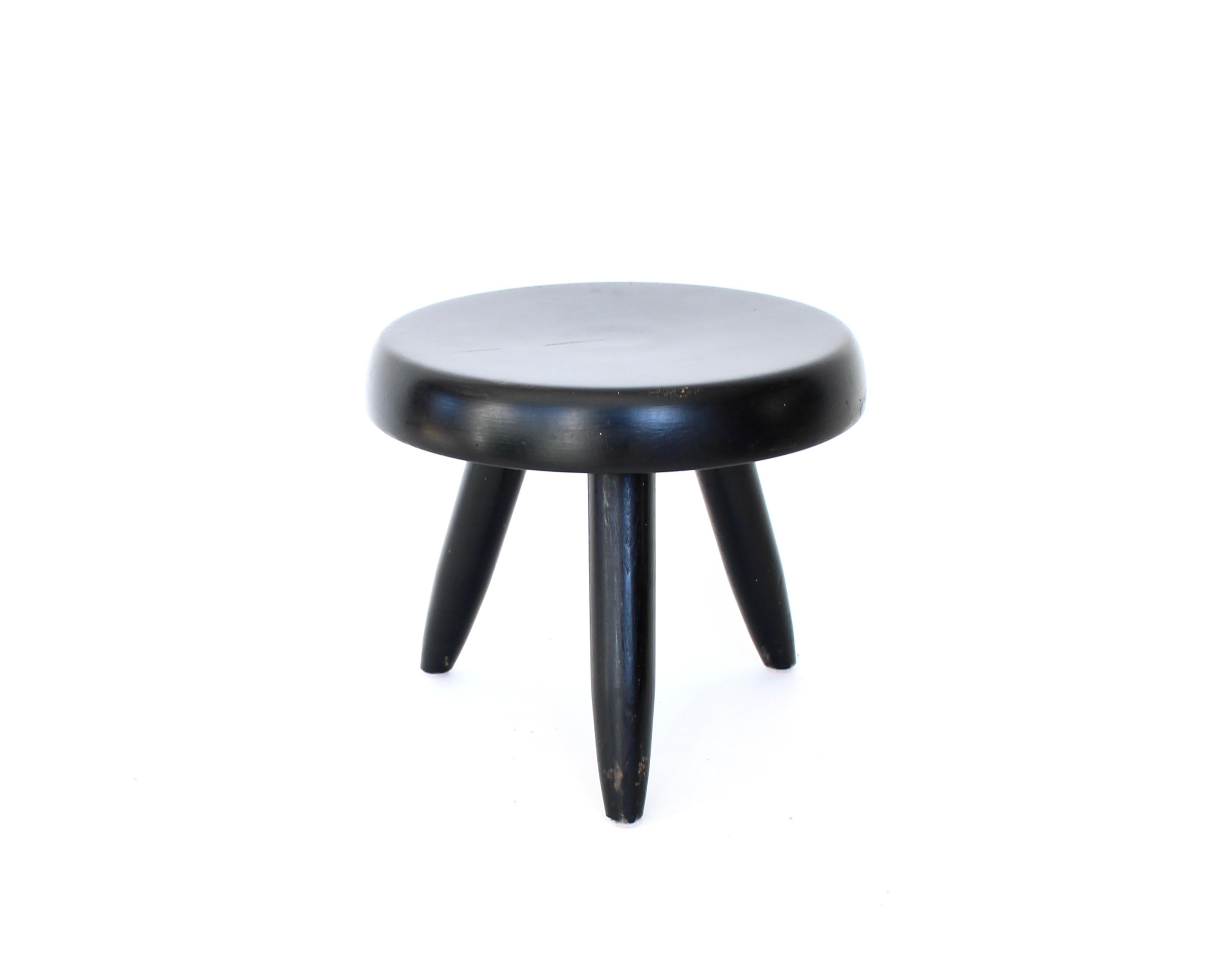 Charlotte Perriand Niedrige Tabourets oder Hocker Modell Berger c1955 Schwarz gebeizt (Holz) im Angebot