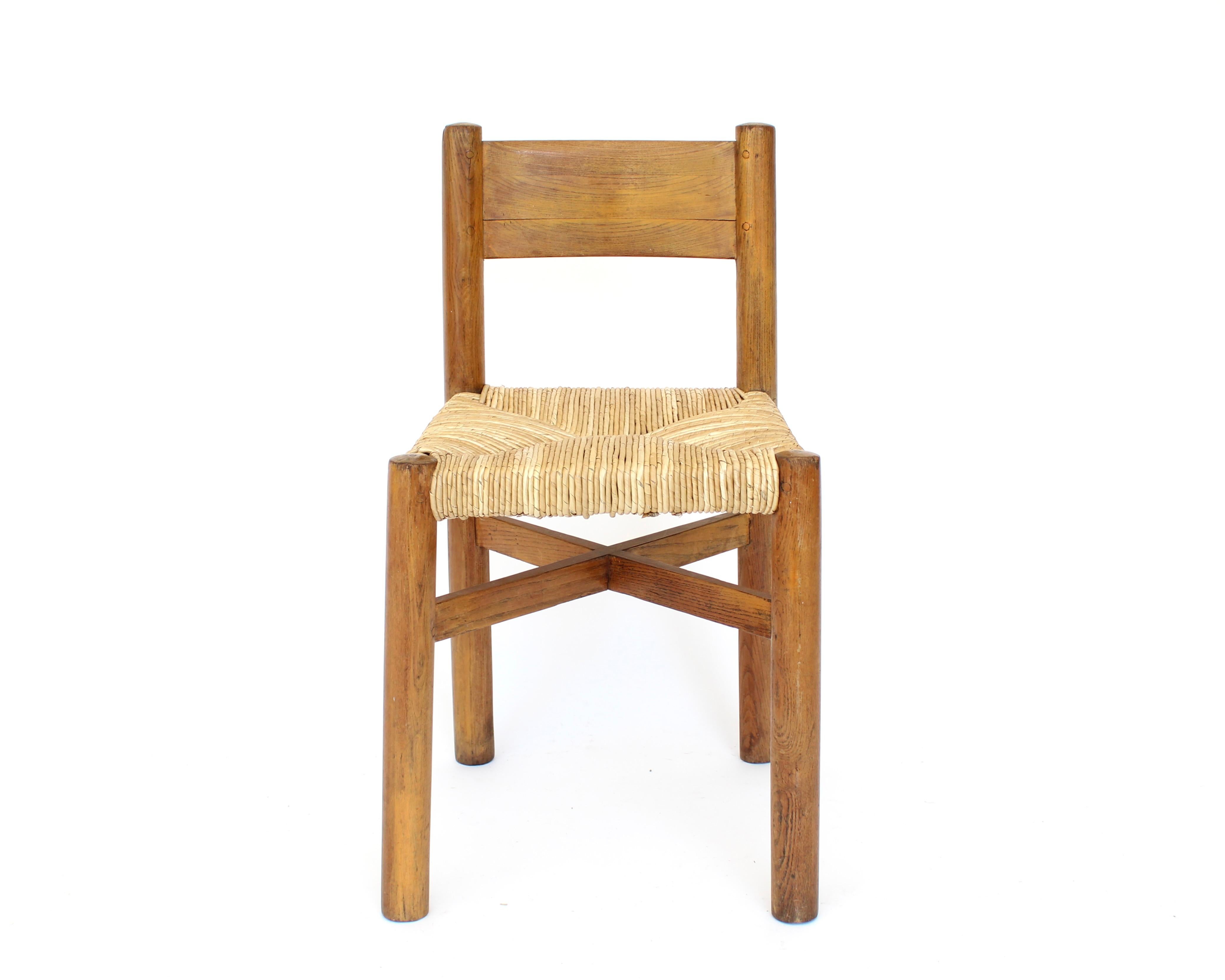Mid-Century Modern Charlotte Perriand Chaise de salle à manger Meribel en Oak et jonc Les Arcs en vente