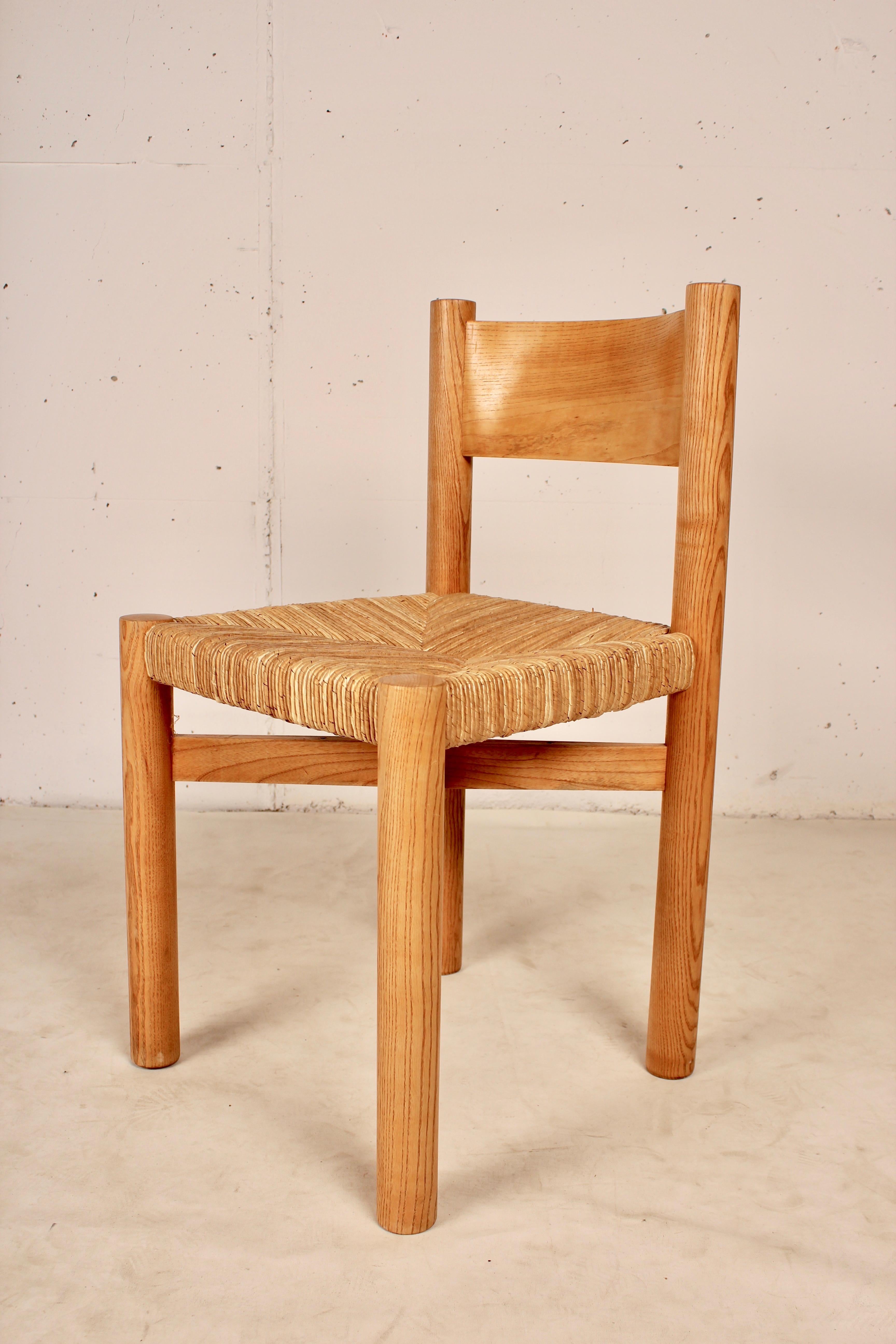 Dining chair, model Meribel, designed by Charlotte Perriand, circa 1960. Manufactured by Steph Simon (France) pine base and legs, and original straw seat, curved back, log legs connected by an X-spacer under the seat. Edition, Steph Simon, circa