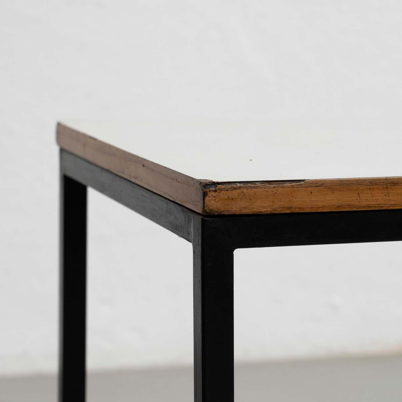 Charlotte Perriand Tisch aus Metall, Holz und Formica für Cansado, um 1950 im Angebot 2