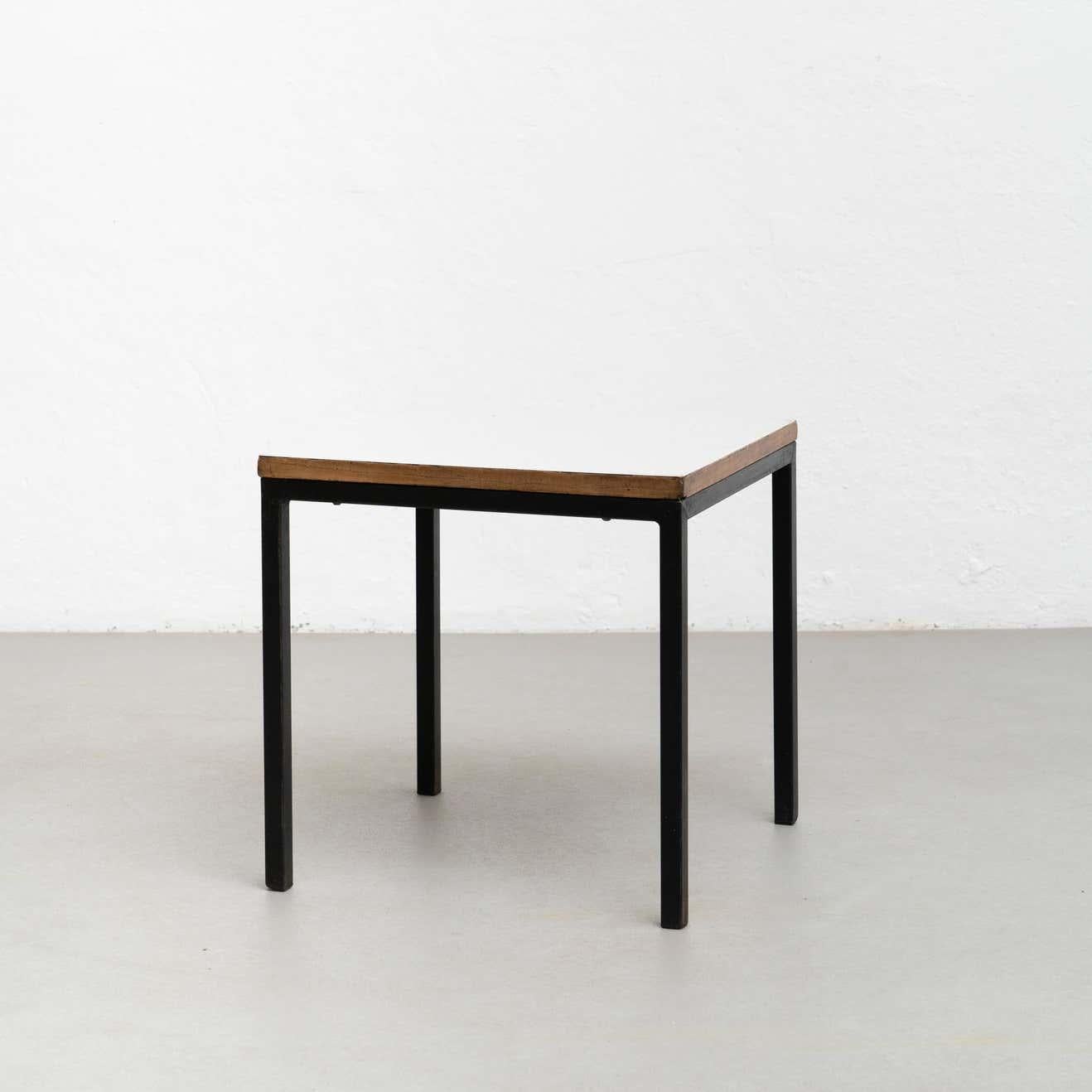 Charlotte Perriand Tisch aus Metall, Holz und Formica für Cansado, um 1950 (Moderne der Mitte des Jahrhunderts) im Angebot