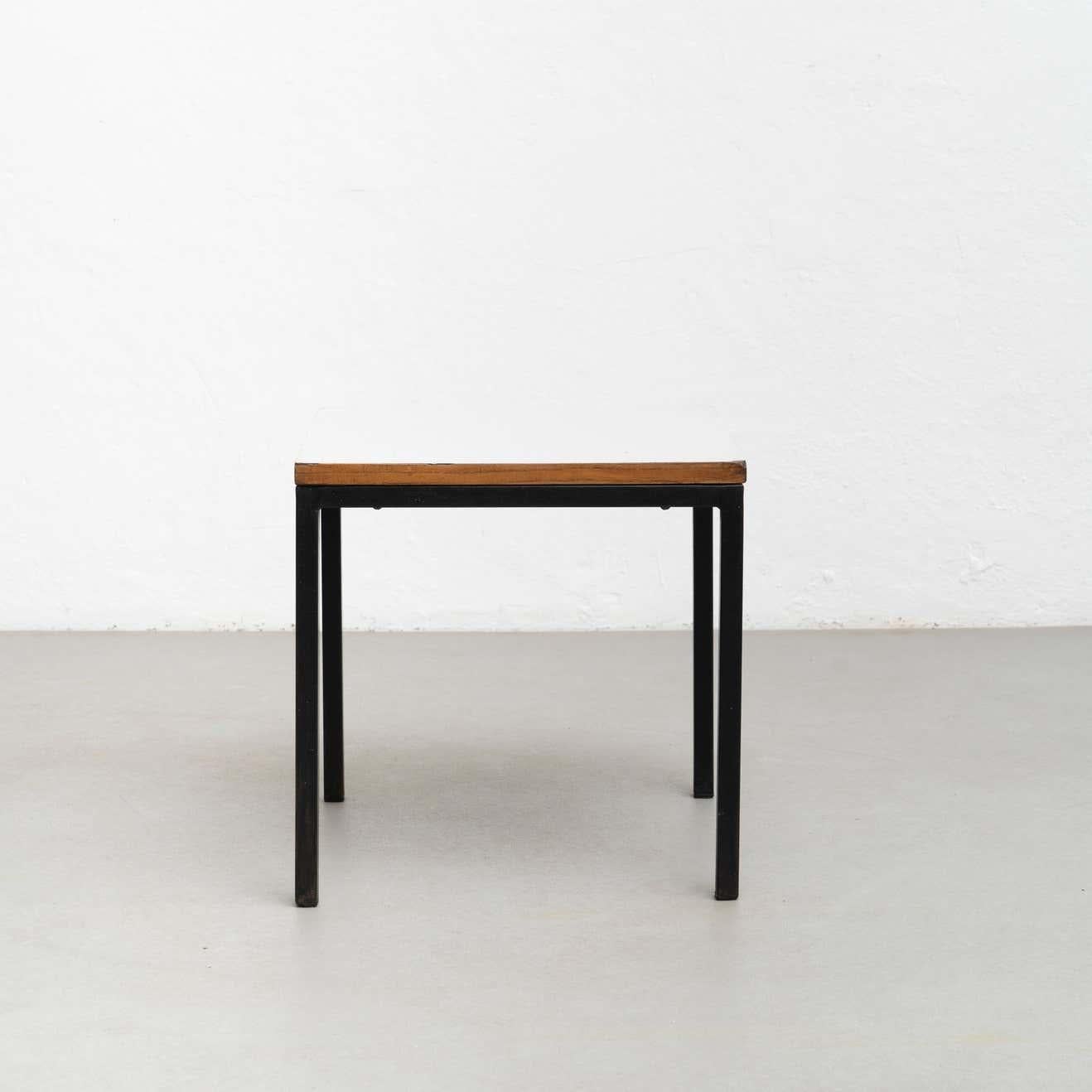 Charlotte Perriand Tisch aus Metall, Holz und Formica für Cansado, um 1950 (Laminiert) im Angebot