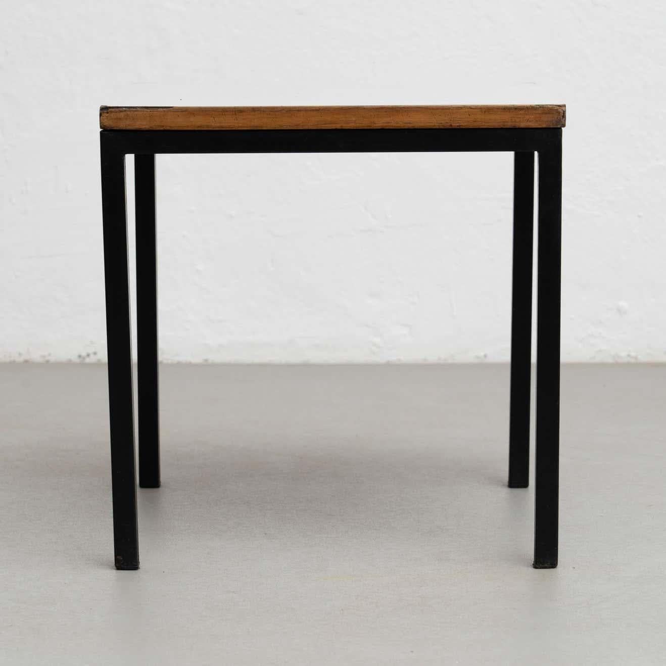 Charlotte Perriand Tisch aus Metall, Holz und Formica für Cansado, um 1950 im Zustand „Gut“ im Angebot in Barcelona, Barcelona