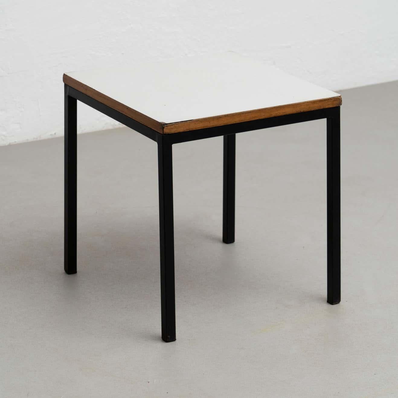 Charlotte Perriand Tisch aus Metall, Holz und Formica für Cansado, um 1950 (Mitte des 20. Jahrhunderts) im Angebot