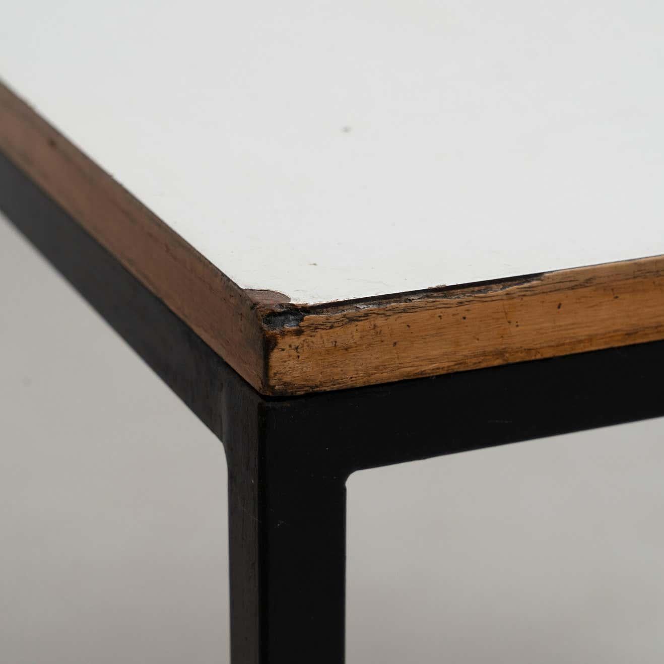Charlotte Perriand Tisch aus Metall, Holz und Formica für Cansado, um 1950 (Stahl) im Angebot