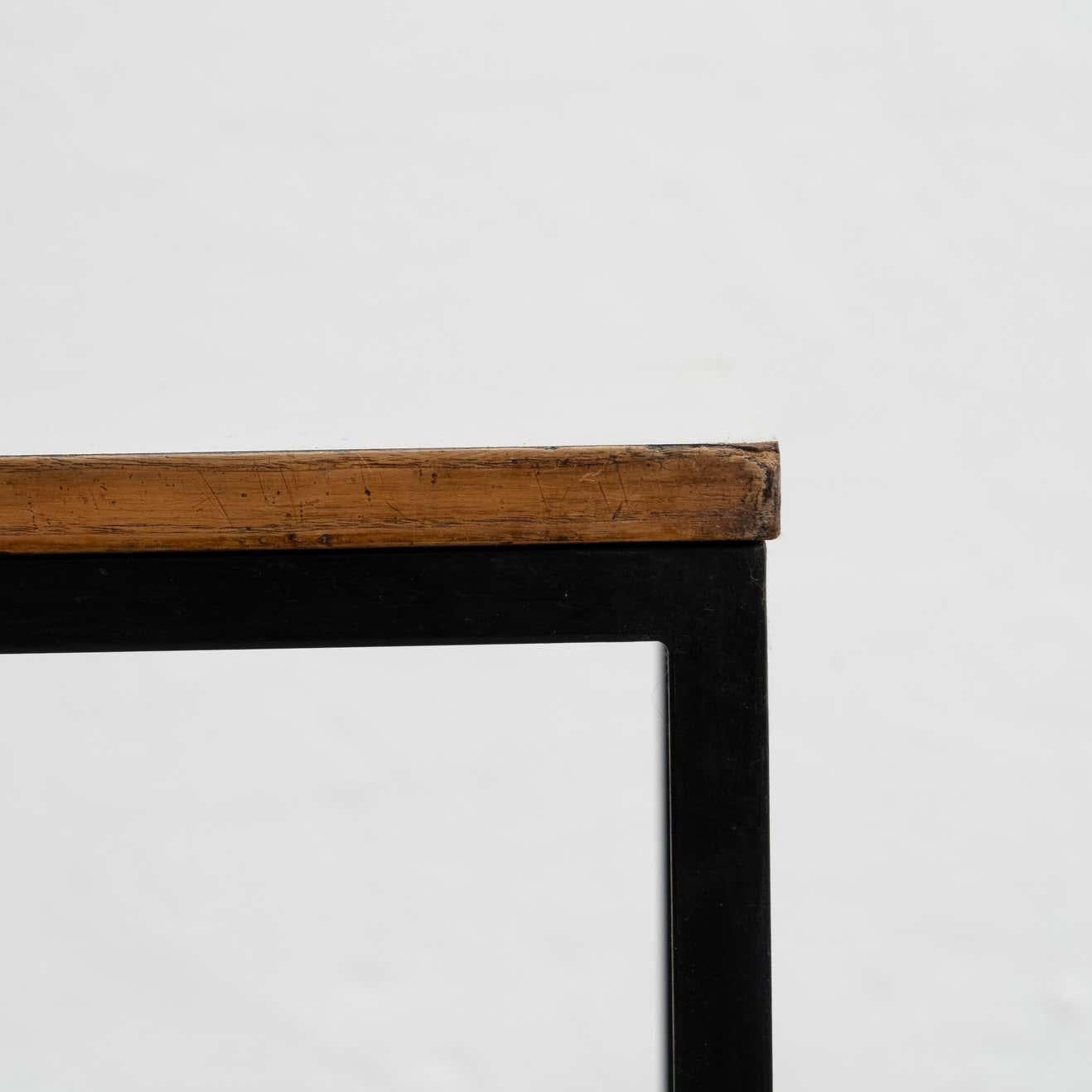Charlotte Perriand Tisch aus Metall, Holz und Formica für Cansado, um 1950 im Angebot 1