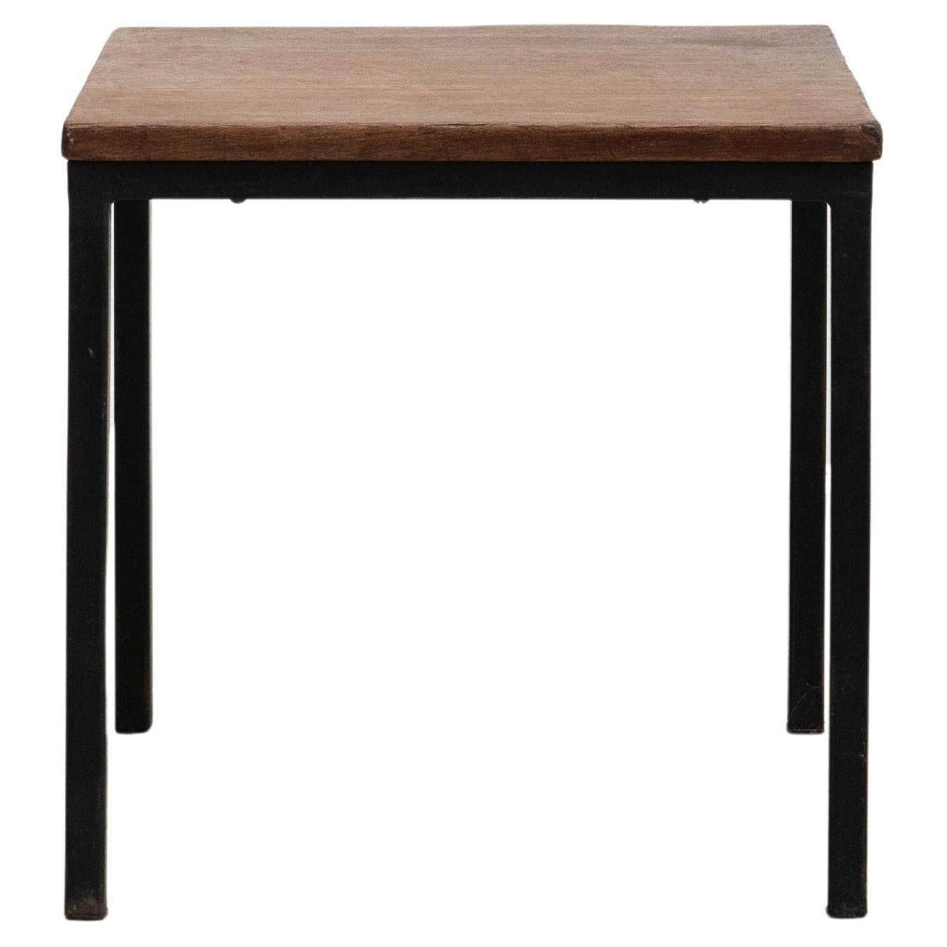 Mid-Century moderno Charlotte Perriand Tavolo basso in metallo e legno per CIRCA, circa 1950 in vendita