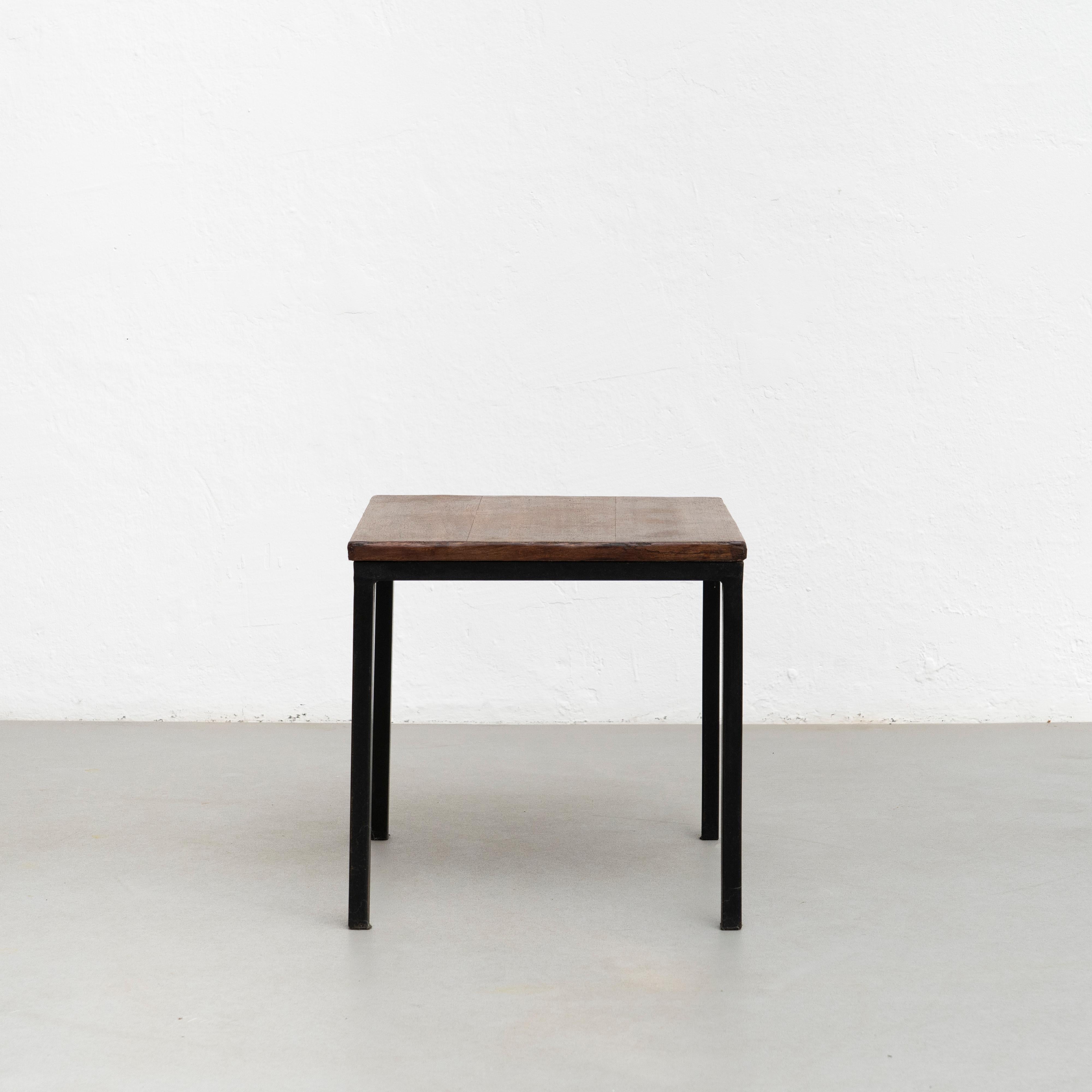 Charlotte Perriand Tavolo basso in metallo e legno per CIRCA, circa 1950 In condizioni buone in vendita a Barcelona, Barcelona