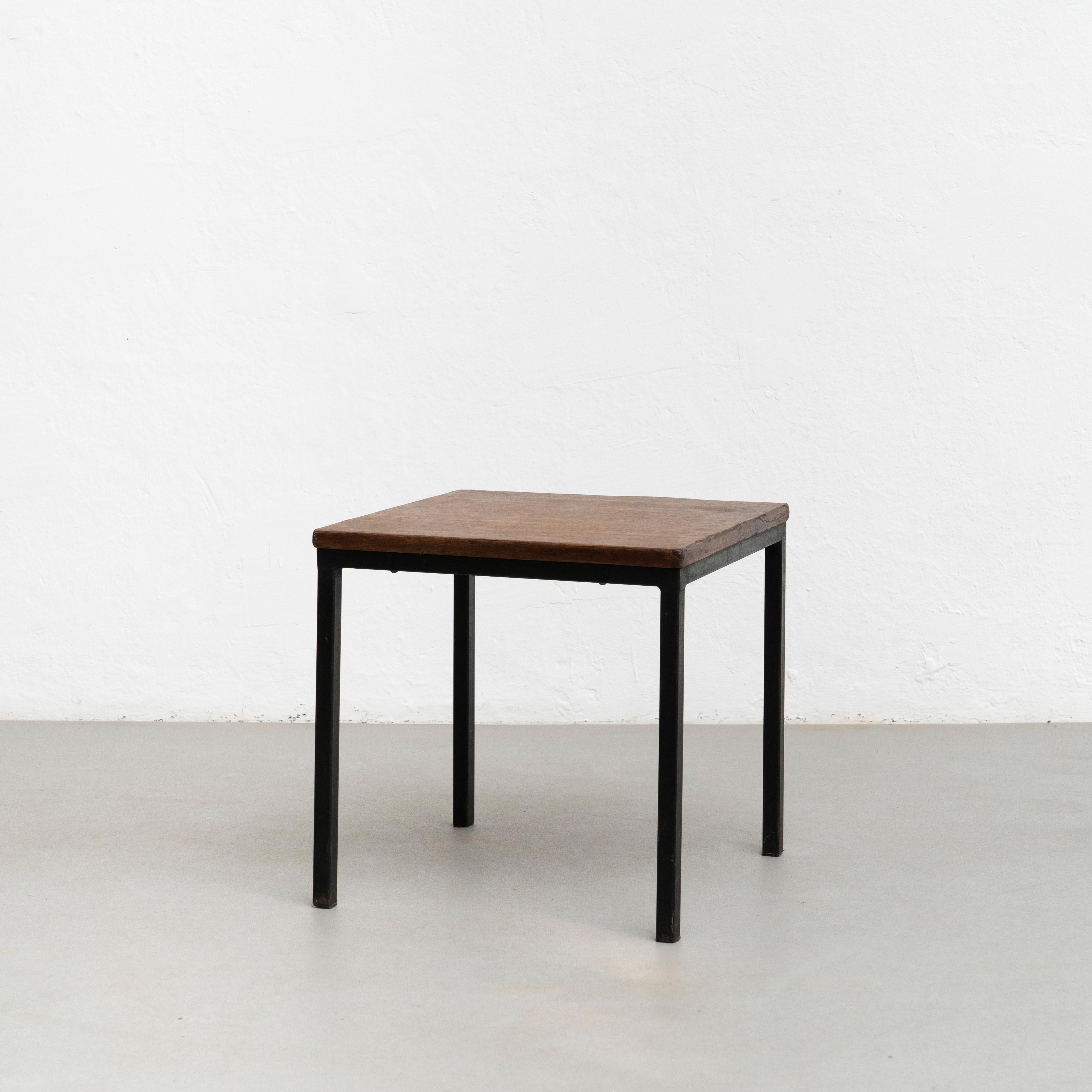 Metà XX secolo Charlotte Perriand Tavolo basso in metallo e legno per CIRCA, circa 1950 in vendita