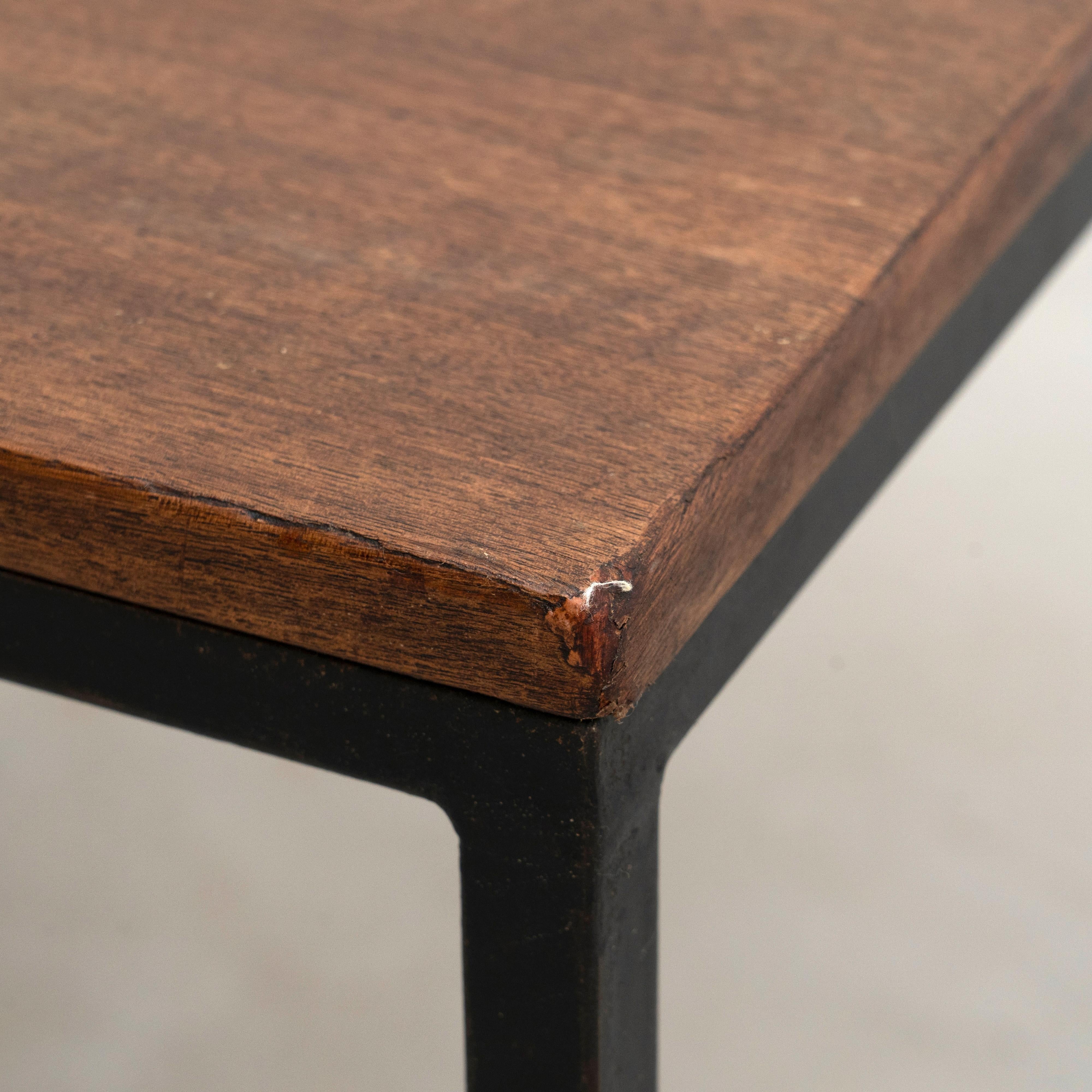 Charlotte Perriand Tavolo basso in metallo e legno per CIRCA, circa 1950 in vendita 2