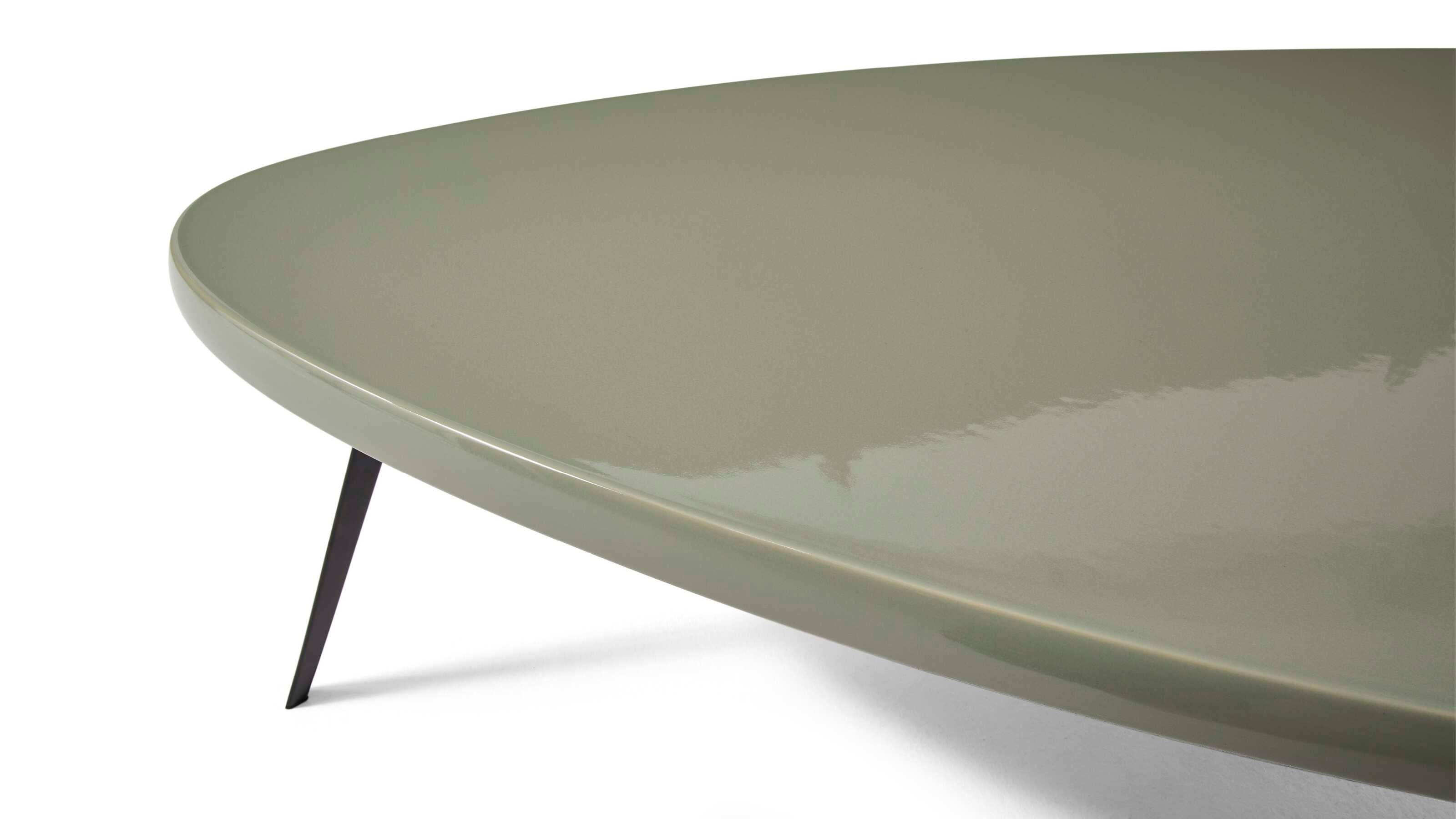 Tavolo basso per esterni Charlotte Perriand Mexique per Cassina

Cassina interpreta gli arredi Mexique disegnati da Charlotte Perriand in nuove versioni, per vivere al meglio la vita all'aperto. I tavoli bassi Mexique Outdoor sono realizzati con