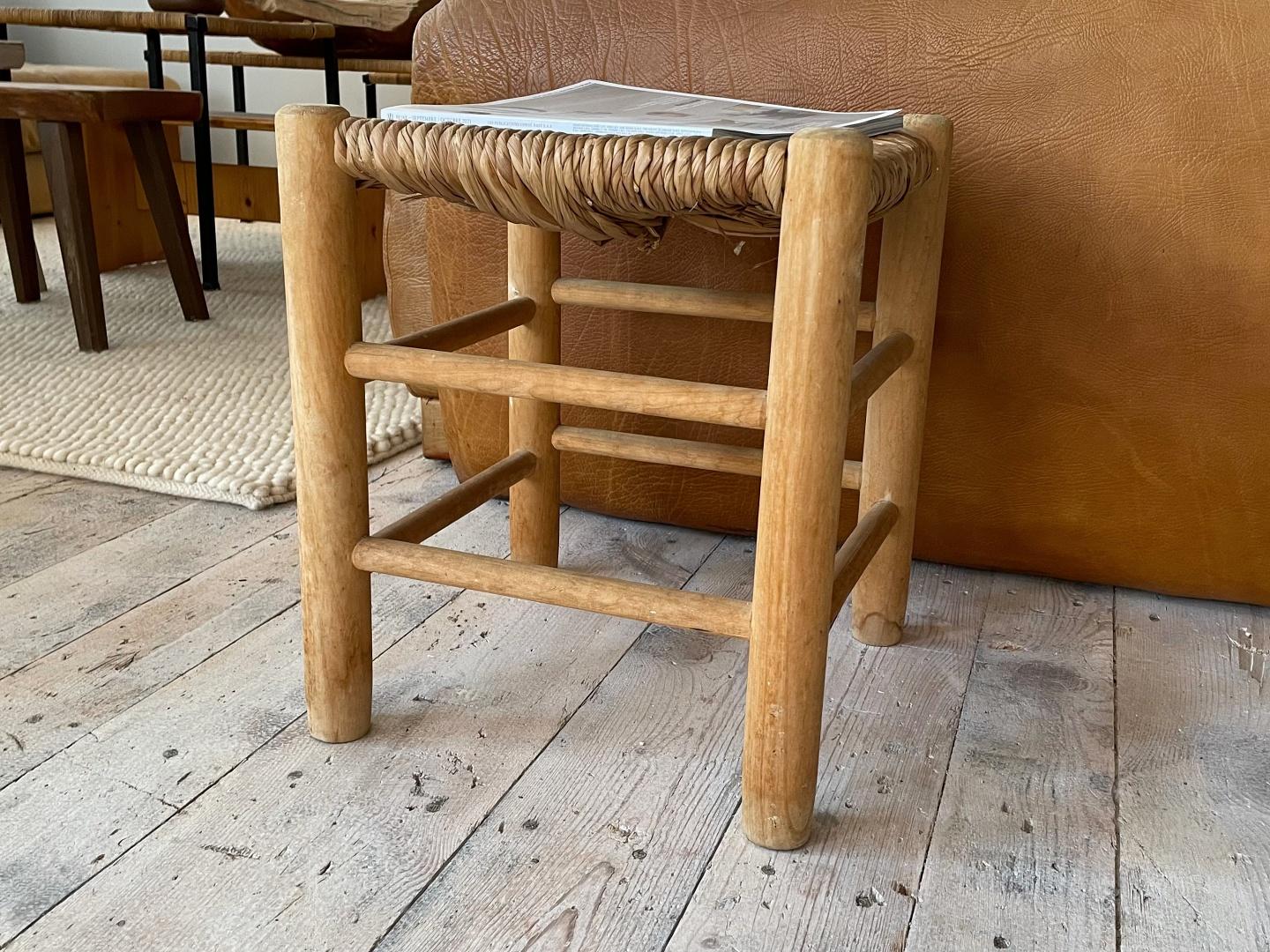 Mid-Century Modern Tabouret en frne Bauche de Charlotte Perriand du milieu du sicle, France, annes 1960 en vente