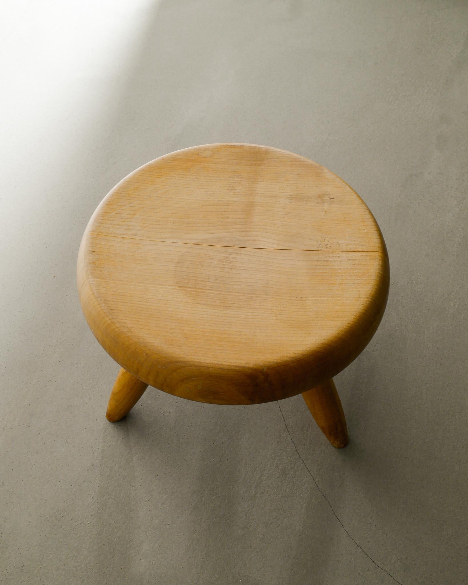 Charlotte Perriand Mid Century Berger Low Stool in Cherry Wood Produced in 1960s In Good Condition For Sale In Stockholm, SE