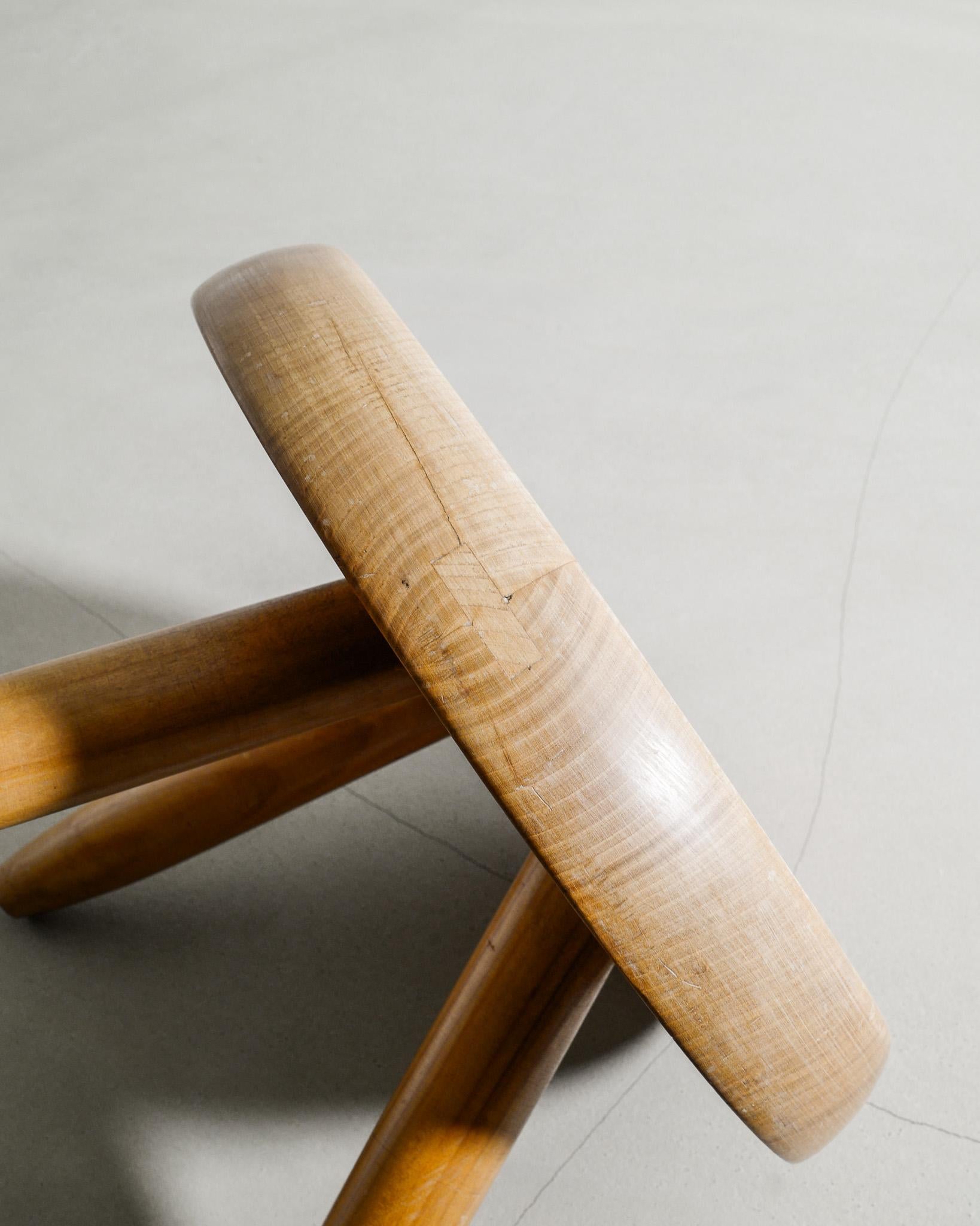 Charlotte Perriand Taburete bajo Berger de mediados de siglo en madera de cerezo fabricado en los años 60 Cereza en venta