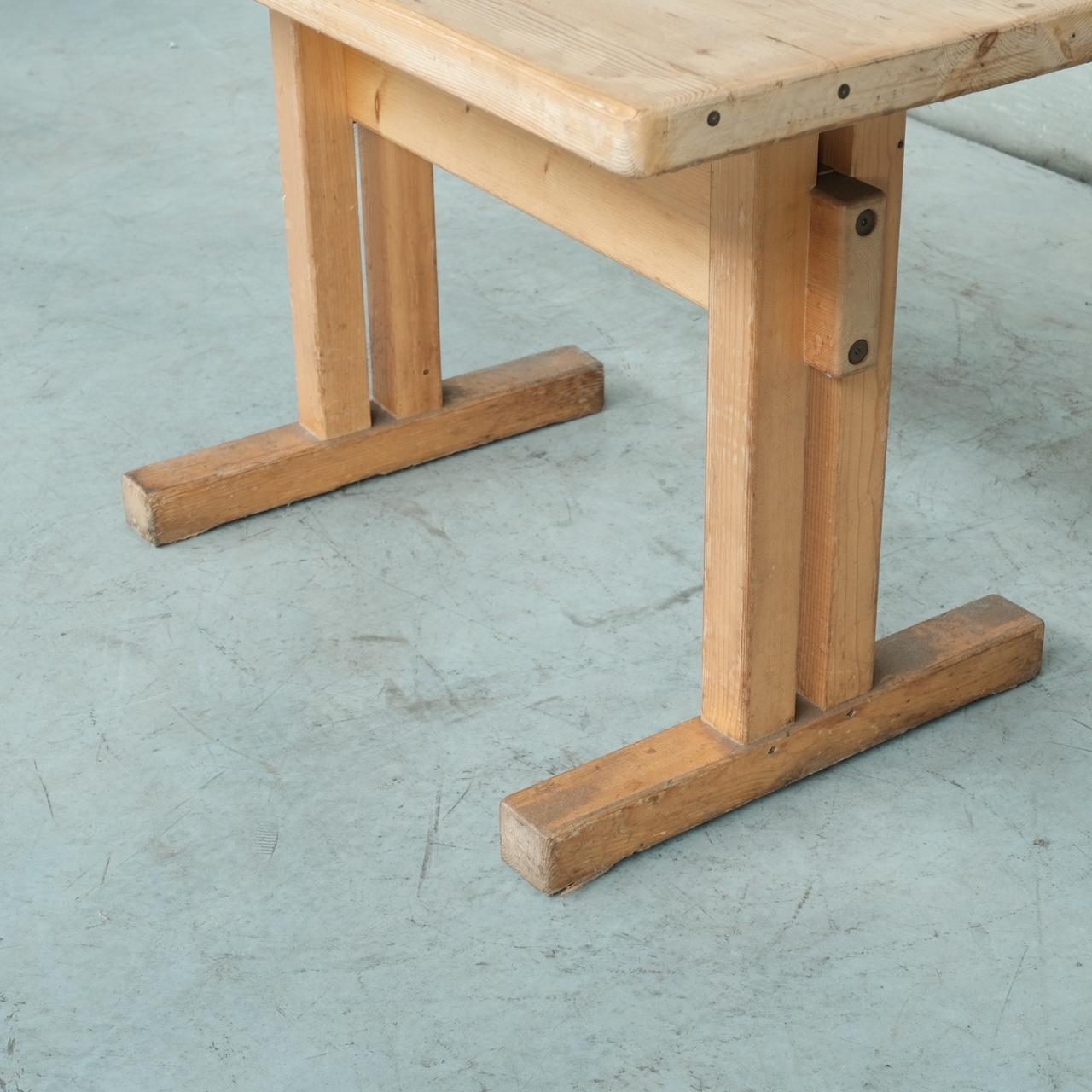 Mesa de comedor francesa de mediados de siglo Les Arcs de Charlotte Perriand Madera en venta