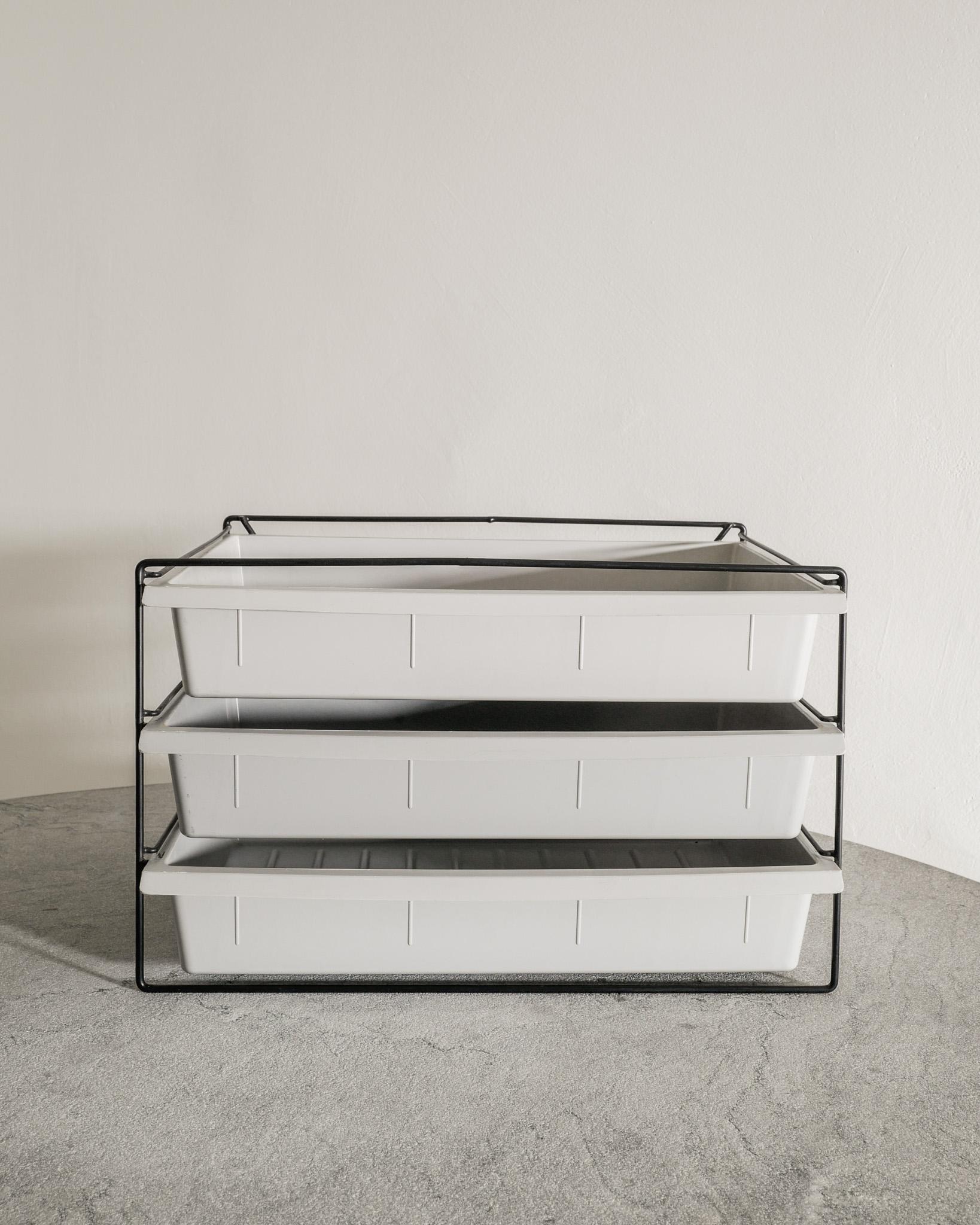 Mid-Century moderno Charlotte Perriand, portariviste in plastica e metallo grigio di metà secolo, anni '50 in vendita