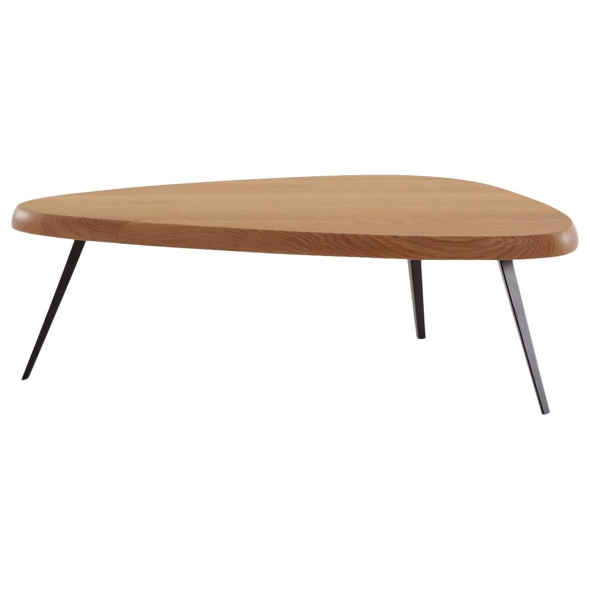 Moderner Tisch aus der Jahrhundertmitte, entworfen von Charlotte Perriand in den Jahren 1952-1956. Neu aufgelegt im Jahr 2014.
Hergestellt von Cassina in Italien.

Er gehört zu den Tischen en forme libre, die zwischen 1938 und 1939 entstanden sind.