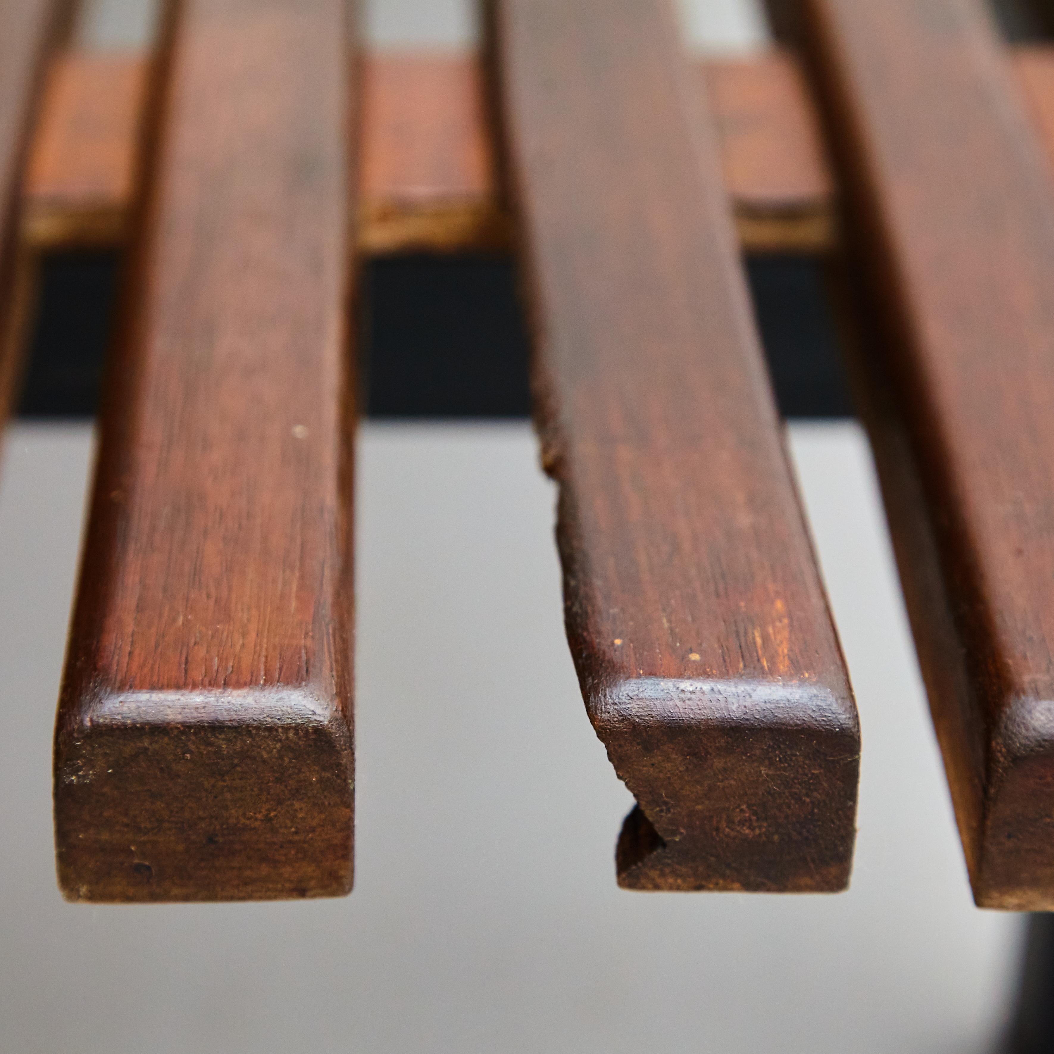 Banc Cansado moderne de Charlotte Perriand datant du milieu du siècle dernier, vers 1950 en vente 4