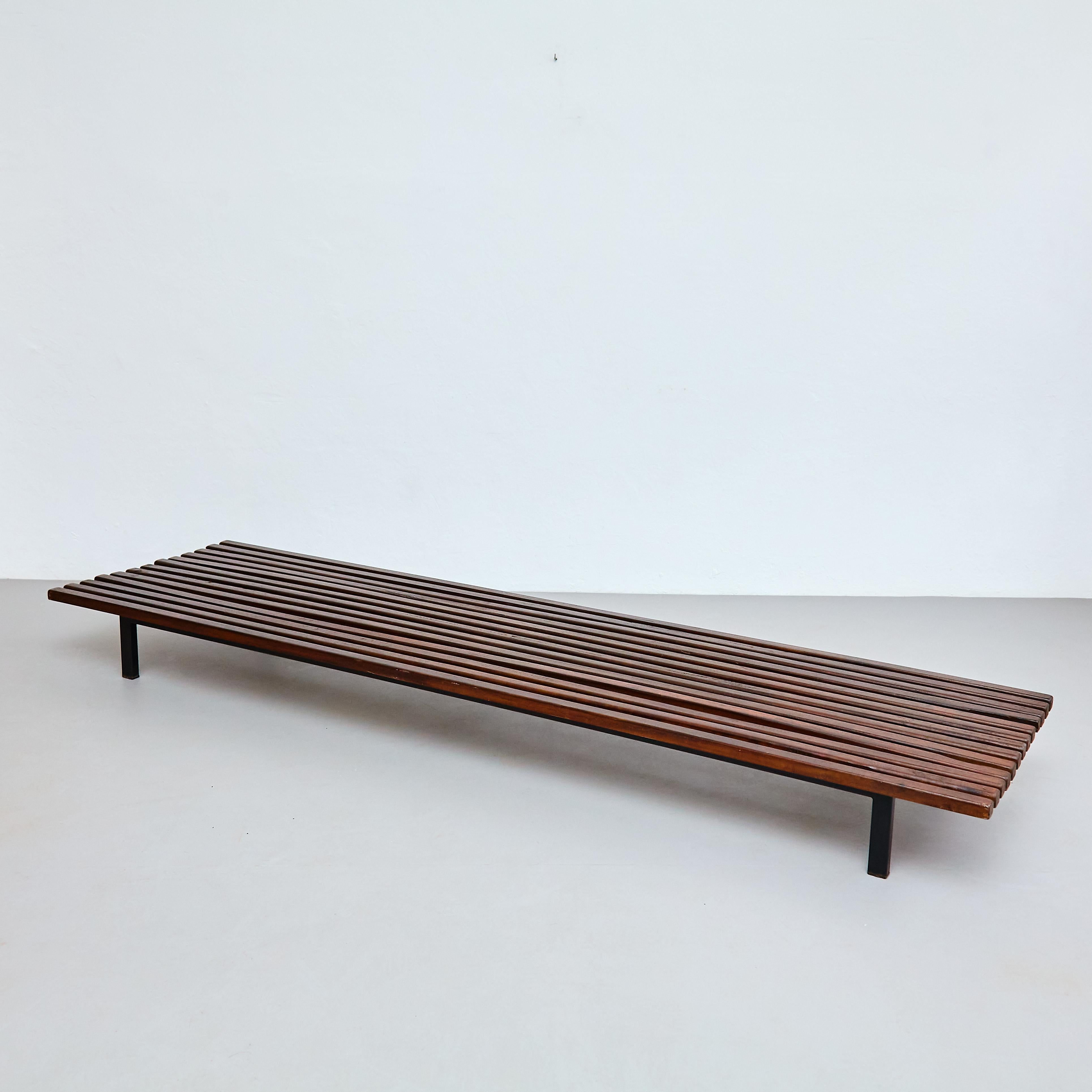 Français Banc Cansado moderne de Charlotte Perriand datant du milieu du siècle dernier, vers 1950 en vente