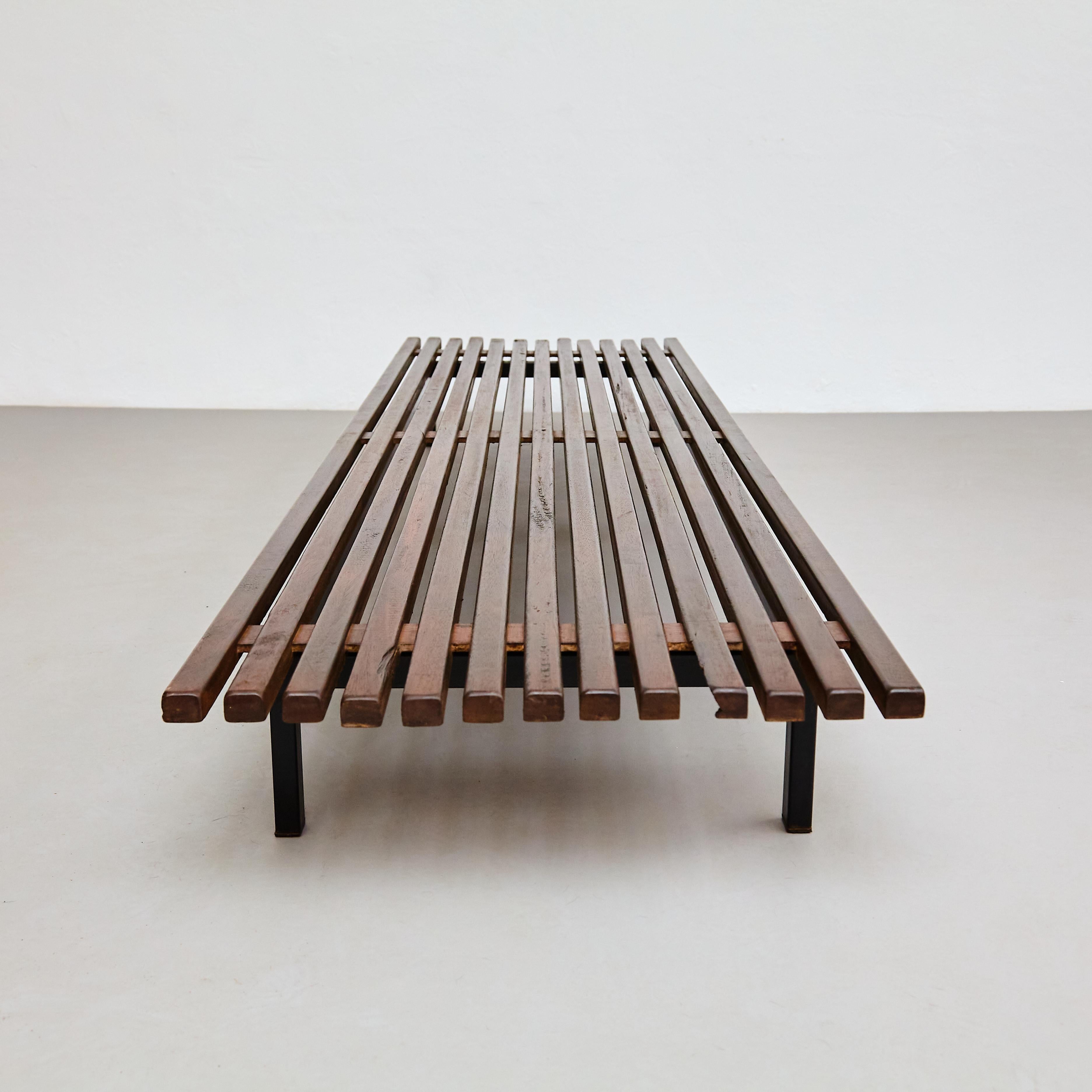 Banc Cansado moderne de Charlotte Perriand datant du milieu du siècle dernier, vers 1950 en vente 1