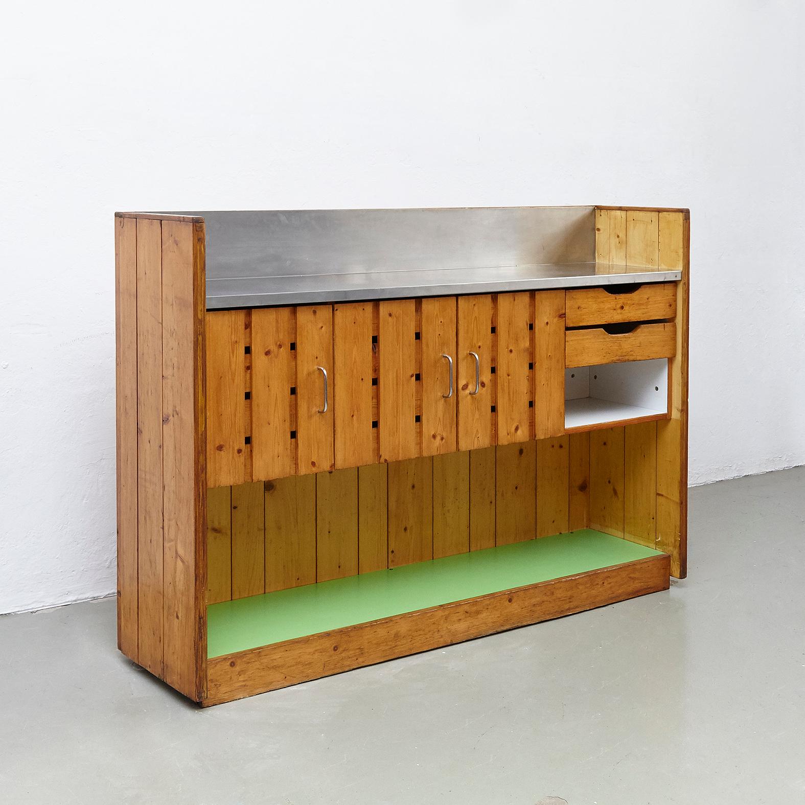 Bar designed by Charlotte Perriand for Les Arcs ski resort, circa 1960, manufactured in France.

Pinewood and metal.

In good original condition, with minor wear consistent with age and use, preserving a beautiful patina.

Charlotte Perriand
