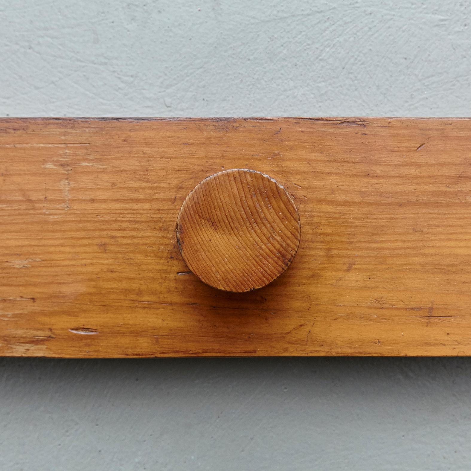 Charlotte Perriand Mid-Century Modern Pine Wood Coat Rack for Les Arcs In Good Condition In Barcelona, Barcelona