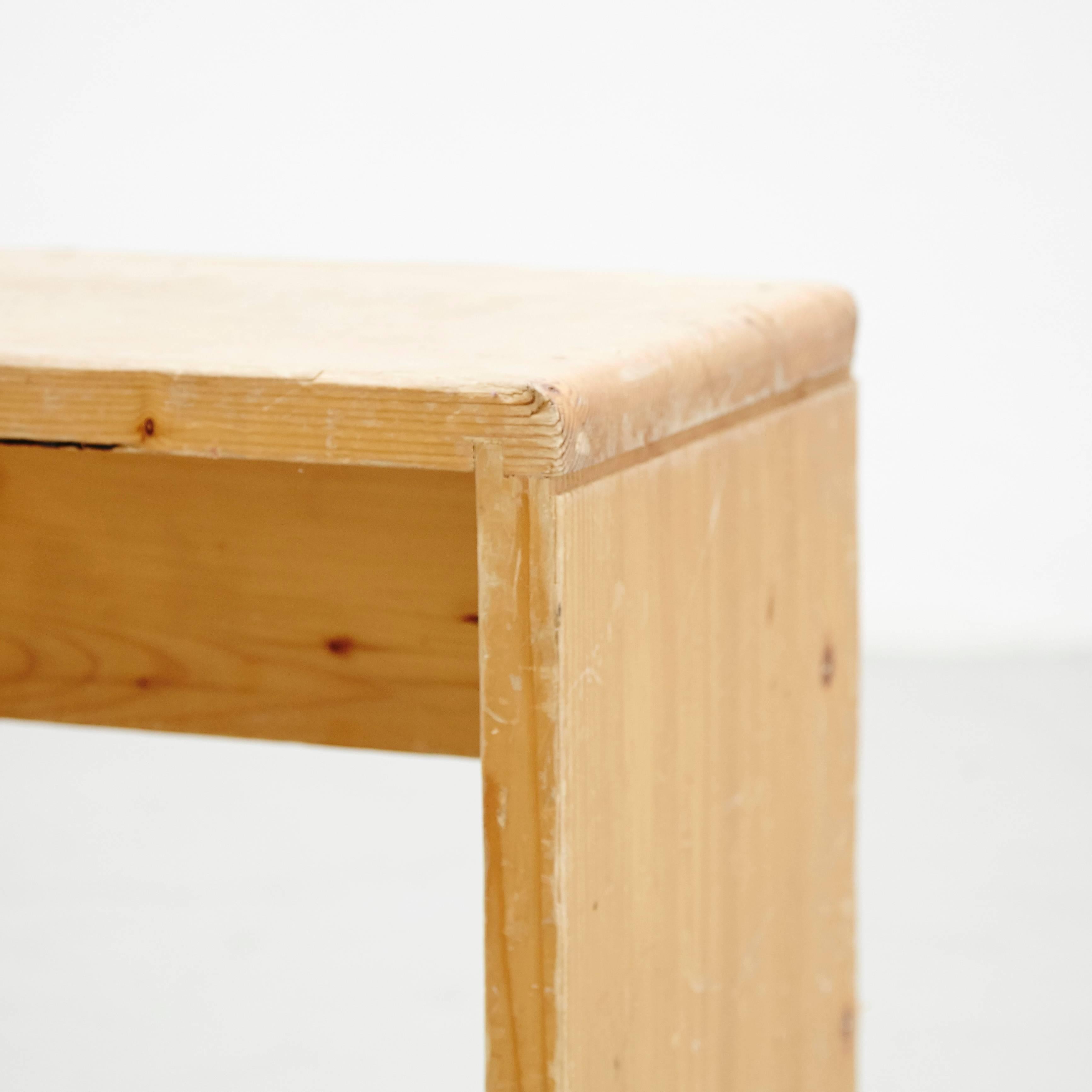 Charlotte Perriand Mid-Century Modern Pine Wood Stool for Les Arcs In Good Condition In Barcelona, Barcelona