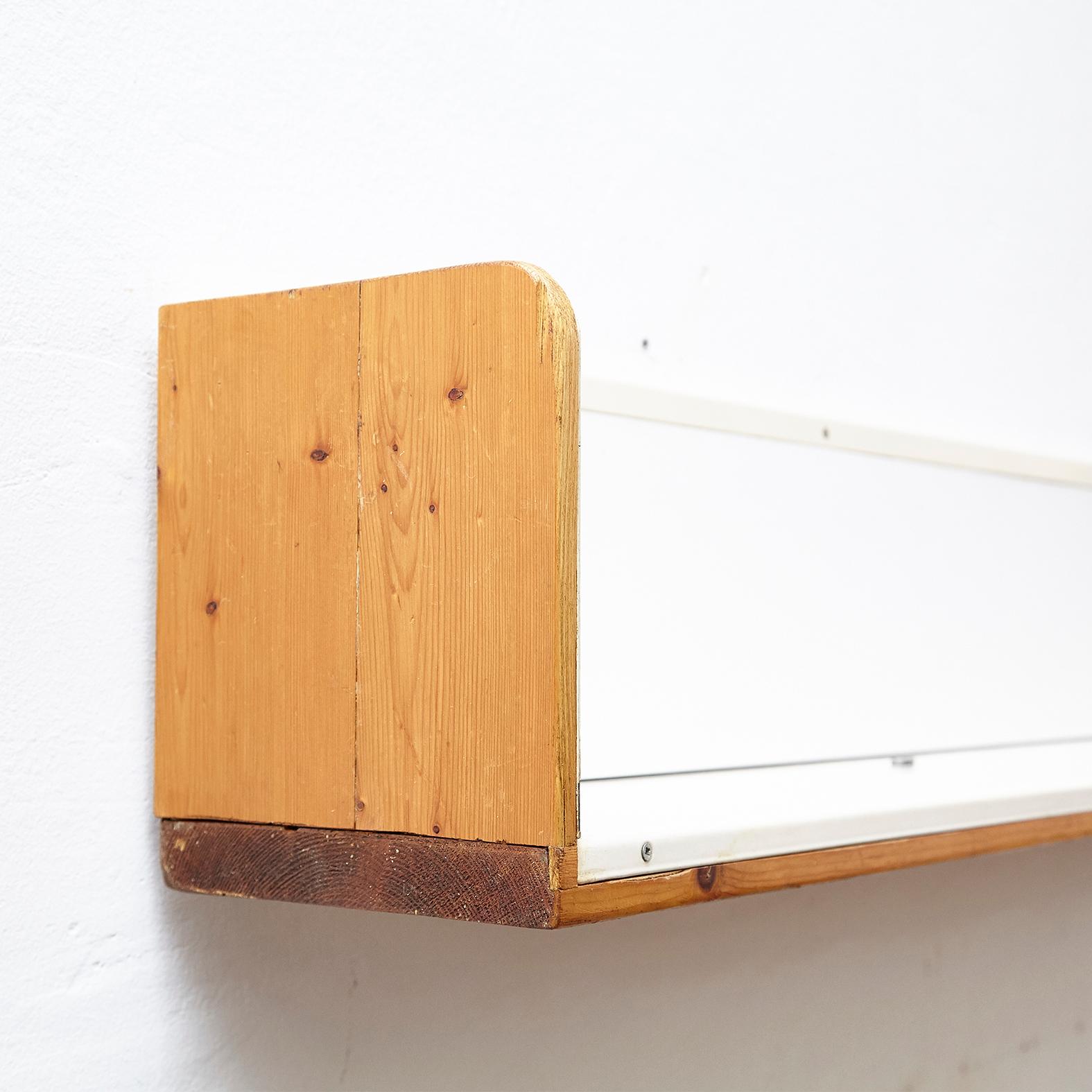 Shelve designed by Charlotte Perriand for Les Arcs, circa 1960, manufactured in France.
Pinewood and metal.

We have two available.

In good original condition, with minor wear consistent with age and use, preserving a beautiful