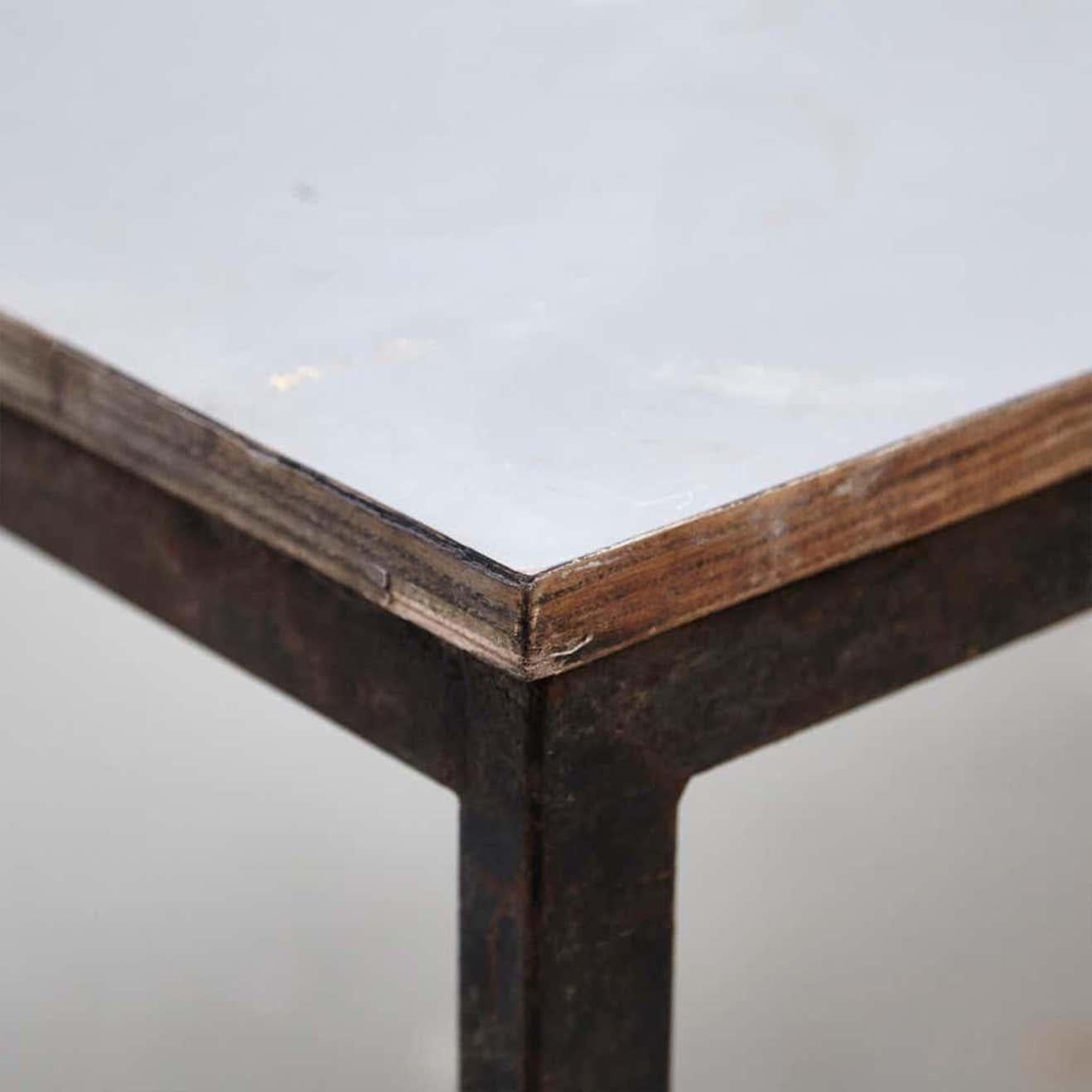 Charlotte Perriand, Mid-Century Modern, Holz-Metall-Cansado-Tisch, um 1950 im Zustand „Gut“ im Angebot in Barcelona, Barcelona