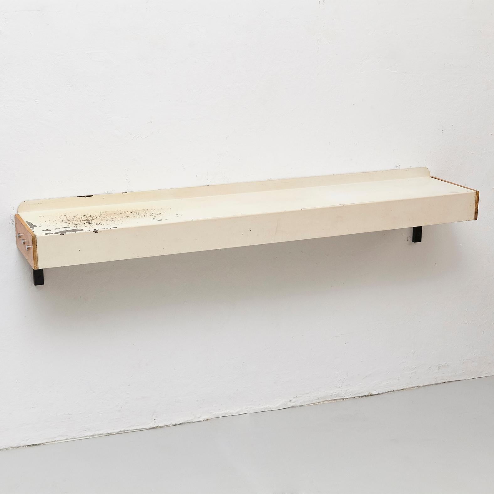 Shelve designed by Charlotte Perriand for Les Arcs circa 1960, manufactured in France.
Pinewood and metal 

In good original condition, with minor wear consistent with age and use, preserving a beautiful patina.

Charlotte Perriand (1903-1999): She