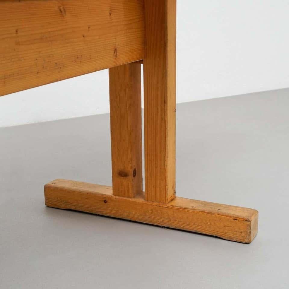 Charlotte Perriand, Moderner Holztisch aus der Jahrhundertmitte für Les Arcs, um 1960 im Angebot 4