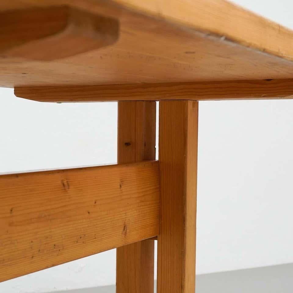 Charlotte Perriand, Moderner Holztisch aus der Jahrhundertmitte für Les Arcs, um 1960 im Angebot 3