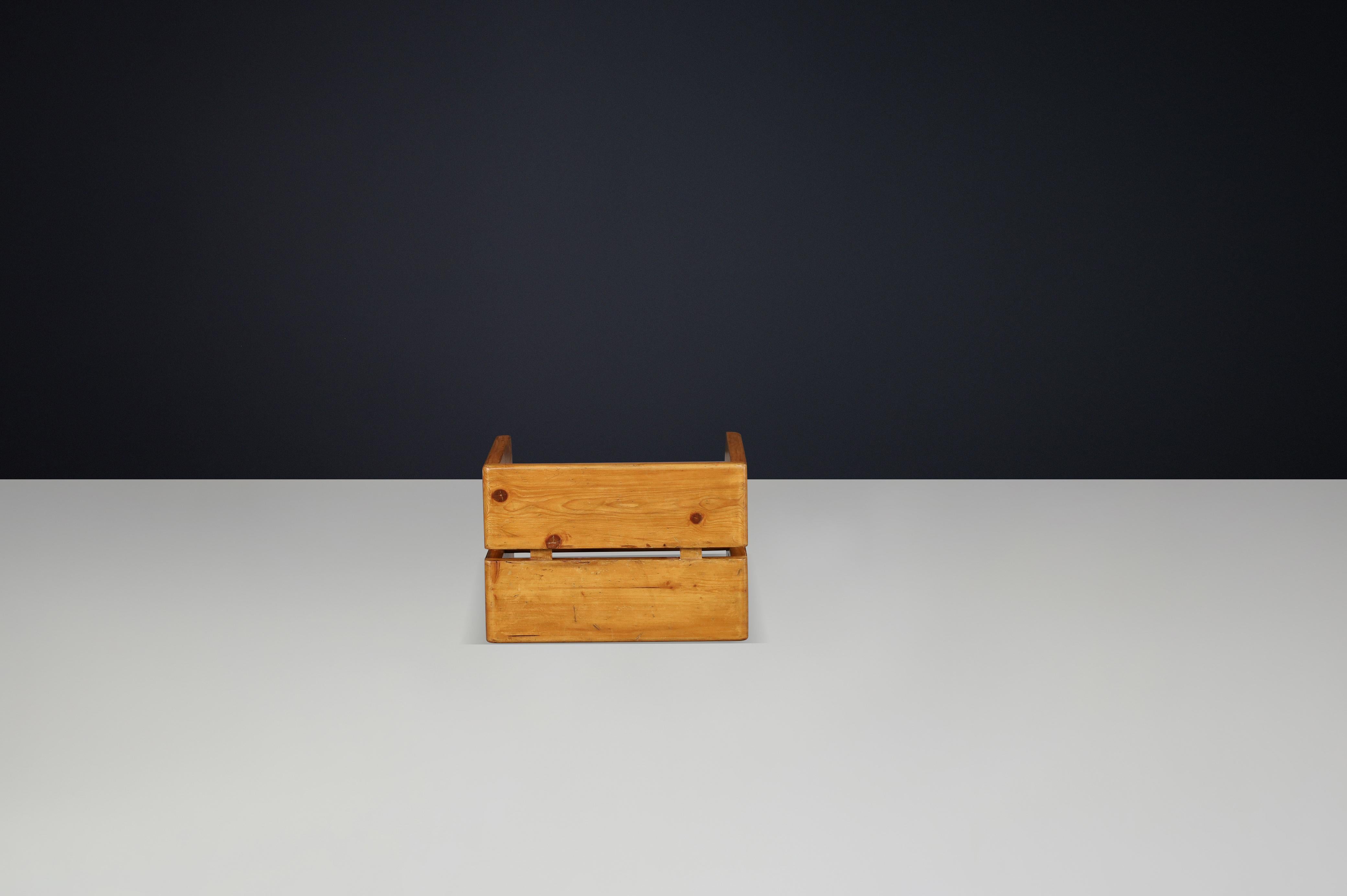 Tabouret en pin du milieu du siècle de Charlotte Perriand, station de ski Les Arcs, années 1960 Bon état - En vente à Almelo, NL