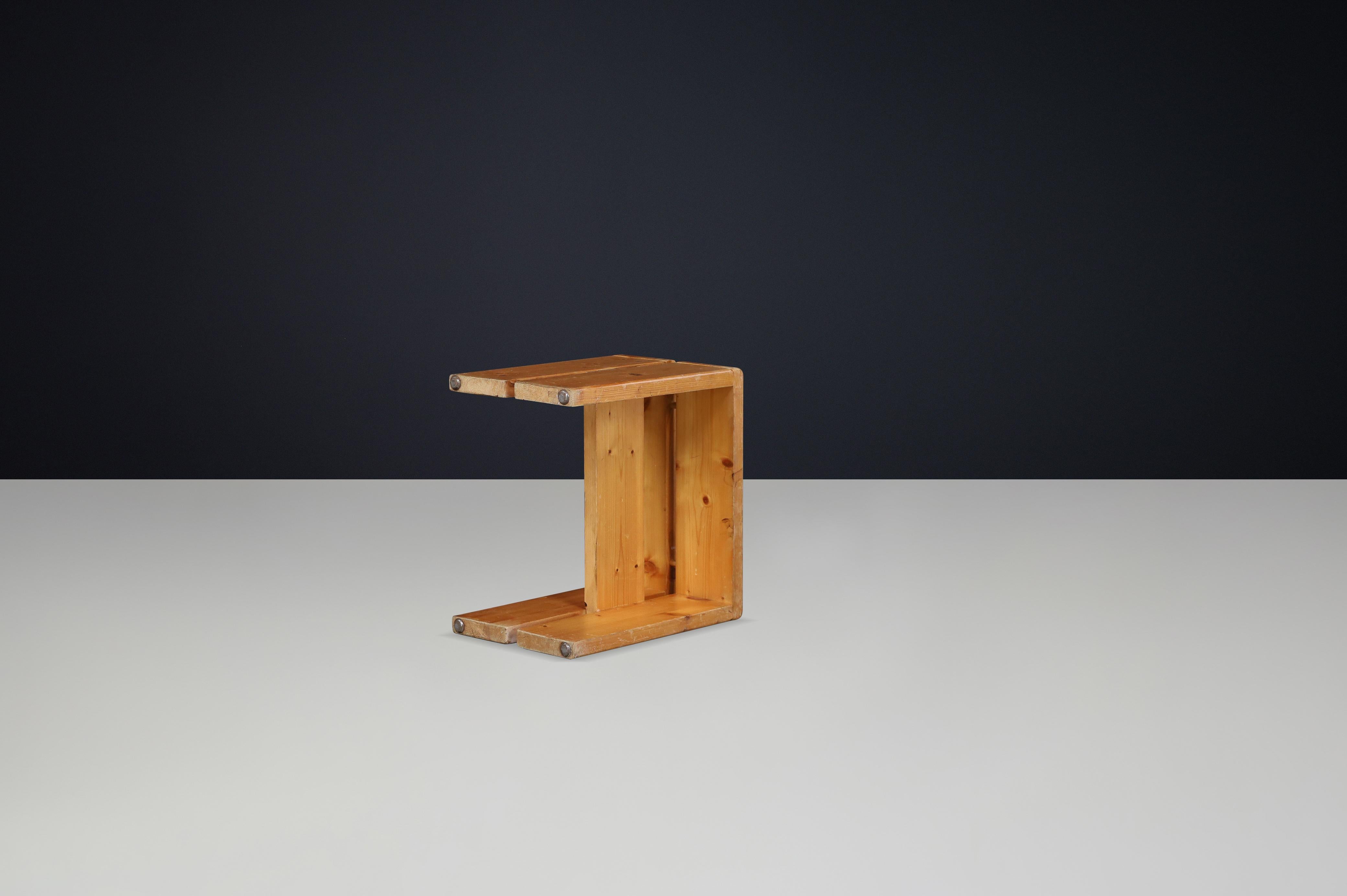 Charlotte Perriand Mid-Century Pine Stool, Les Arcs Ski Resort, 1960s In Good Condition For Sale In Almelo, NL