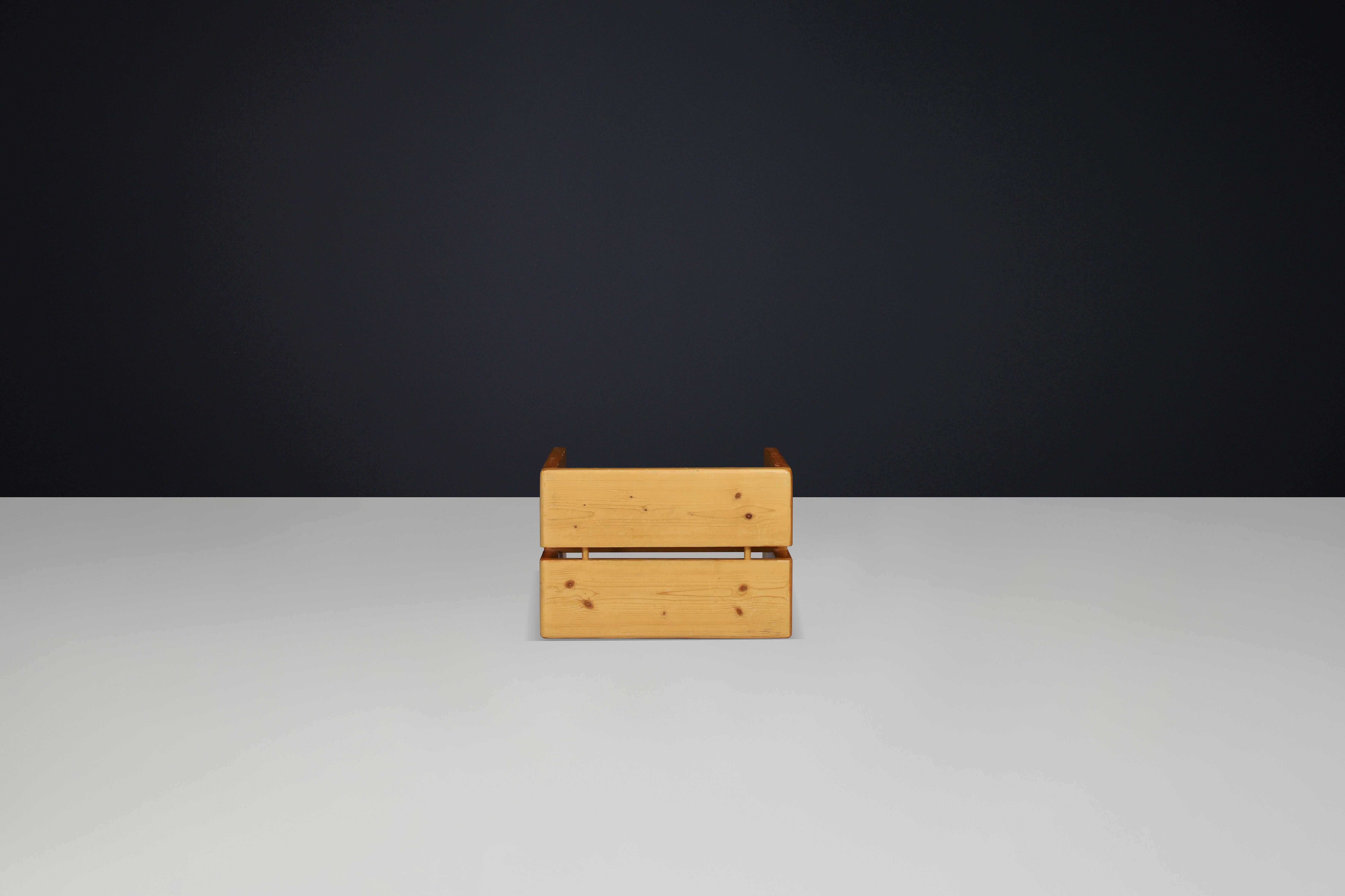Charlotte Perriand Taburete de pino de mediados de siglo, Estación de esquí Les Arcs, 1960 en Bueno estado para la venta en Almelo, NL