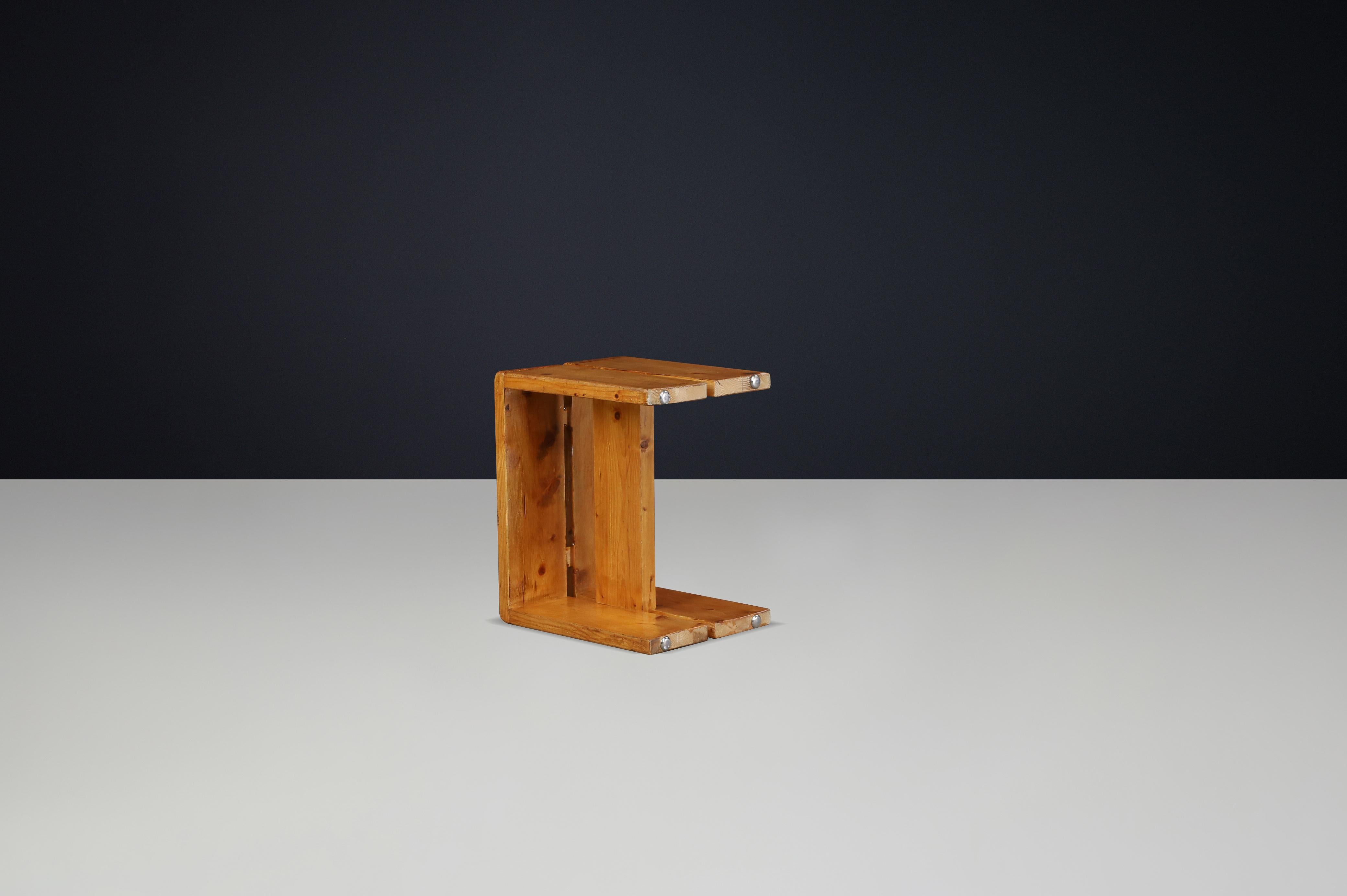 20ième siècle Tabouret en pin du milieu du siècle de Charlotte Perriand, station de ski Les Arcs, années 1960 en vente