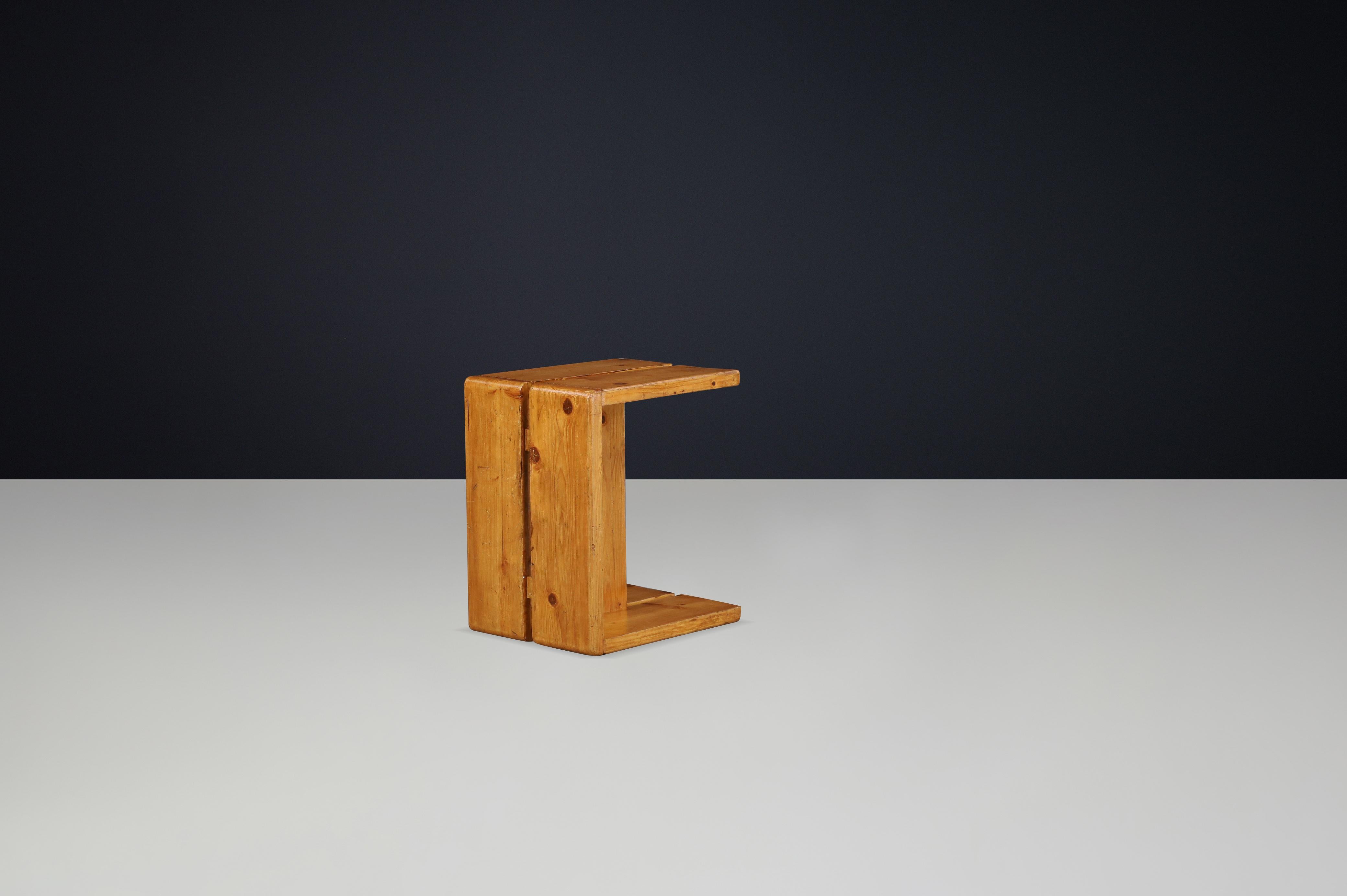 Pin Tabouret en pin du milieu du siècle de Charlotte Perriand, station de ski Les Arcs, années 1960 en vente
