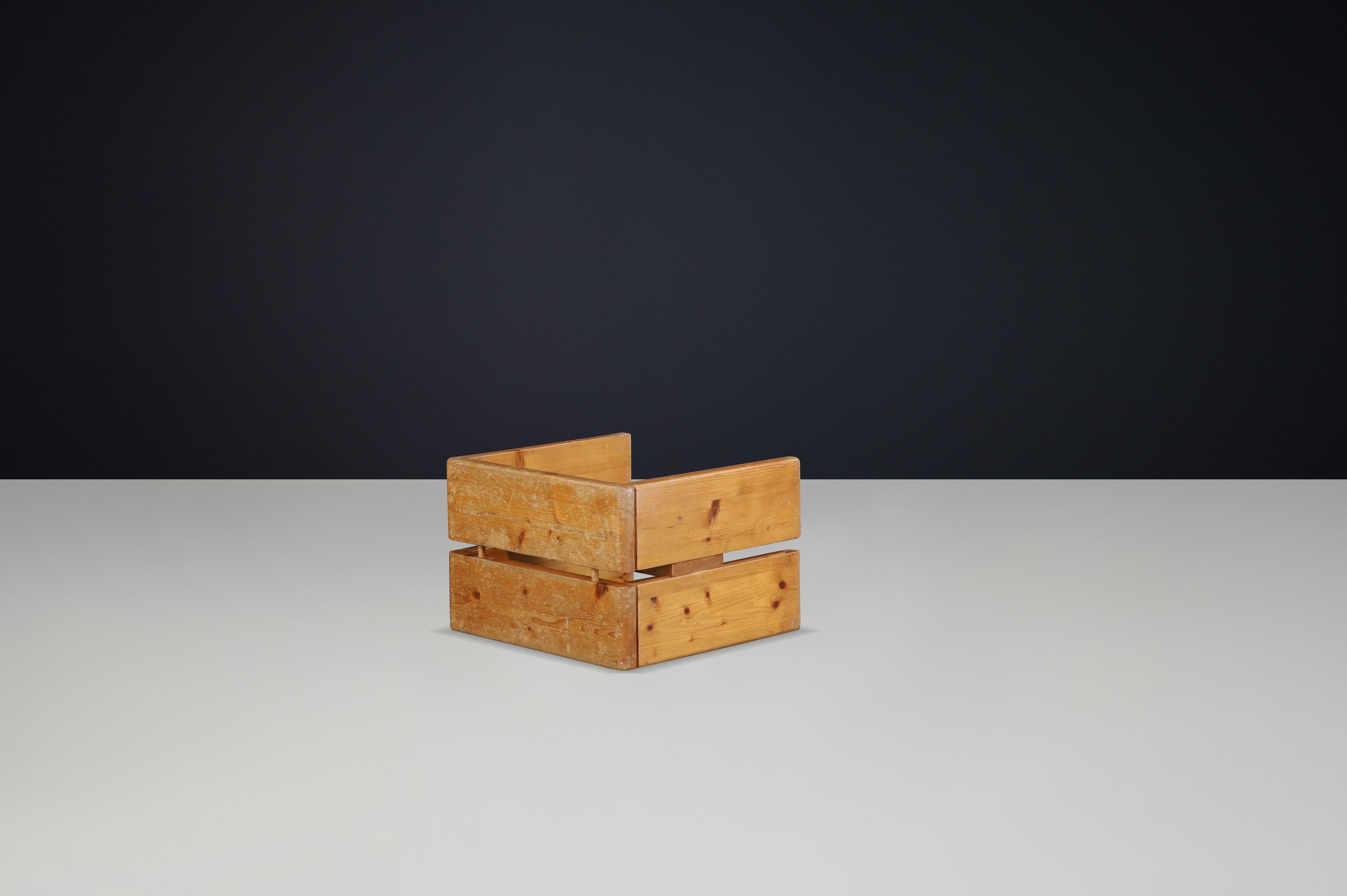 Charlotte Perriand Mid-Century Pine Stool, Les Arcs Ski Resort, 1960s For Sale 1