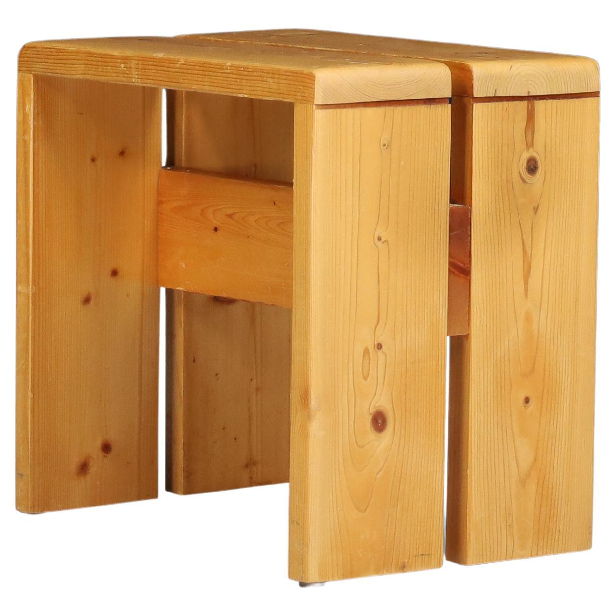 Charlotte Perriand Taburete de pino de mediados de siglo, Estación de esquí Les Arcs, 1960 en venta